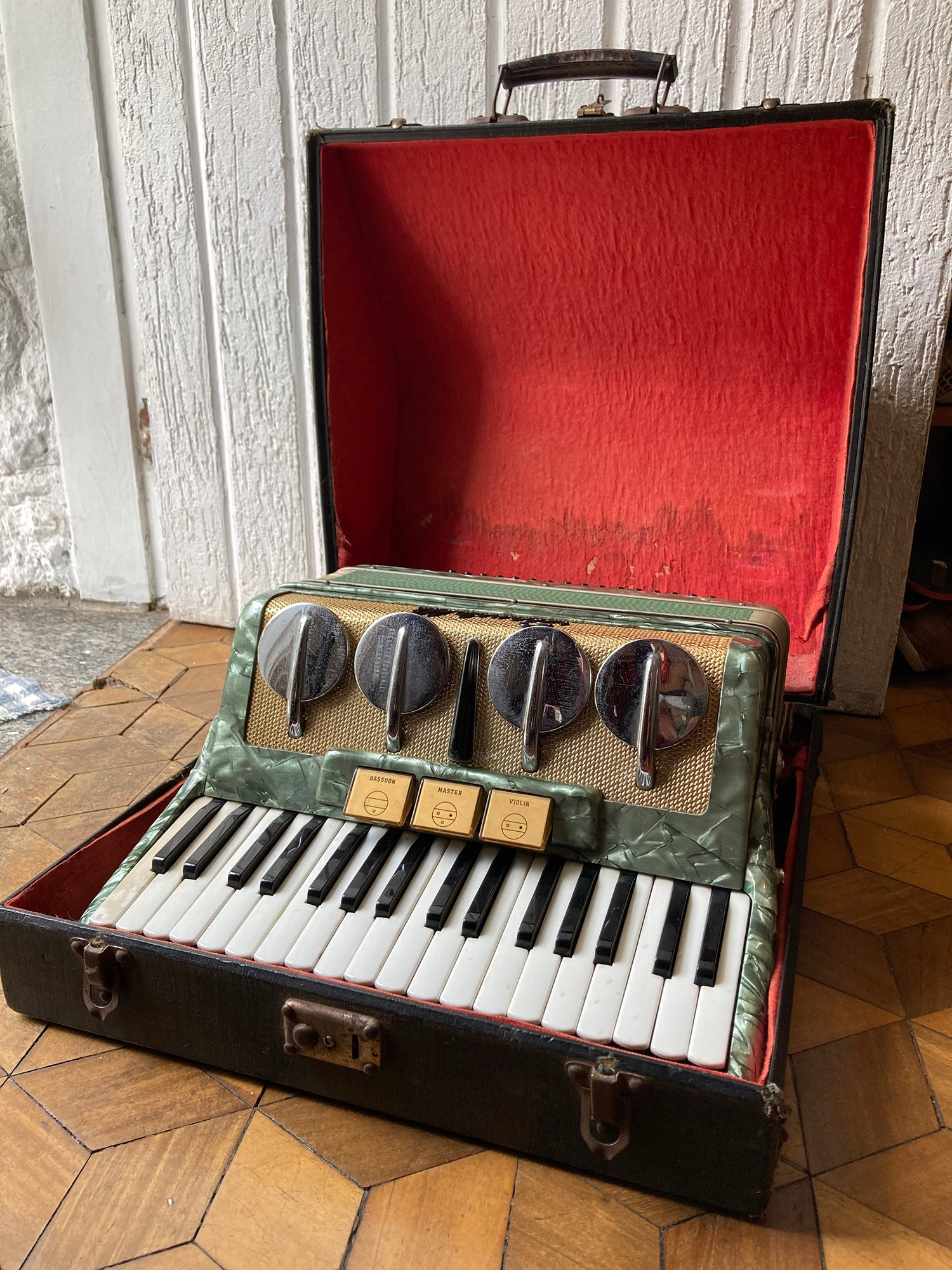 Acordeon Scandalli 80 baixos verde