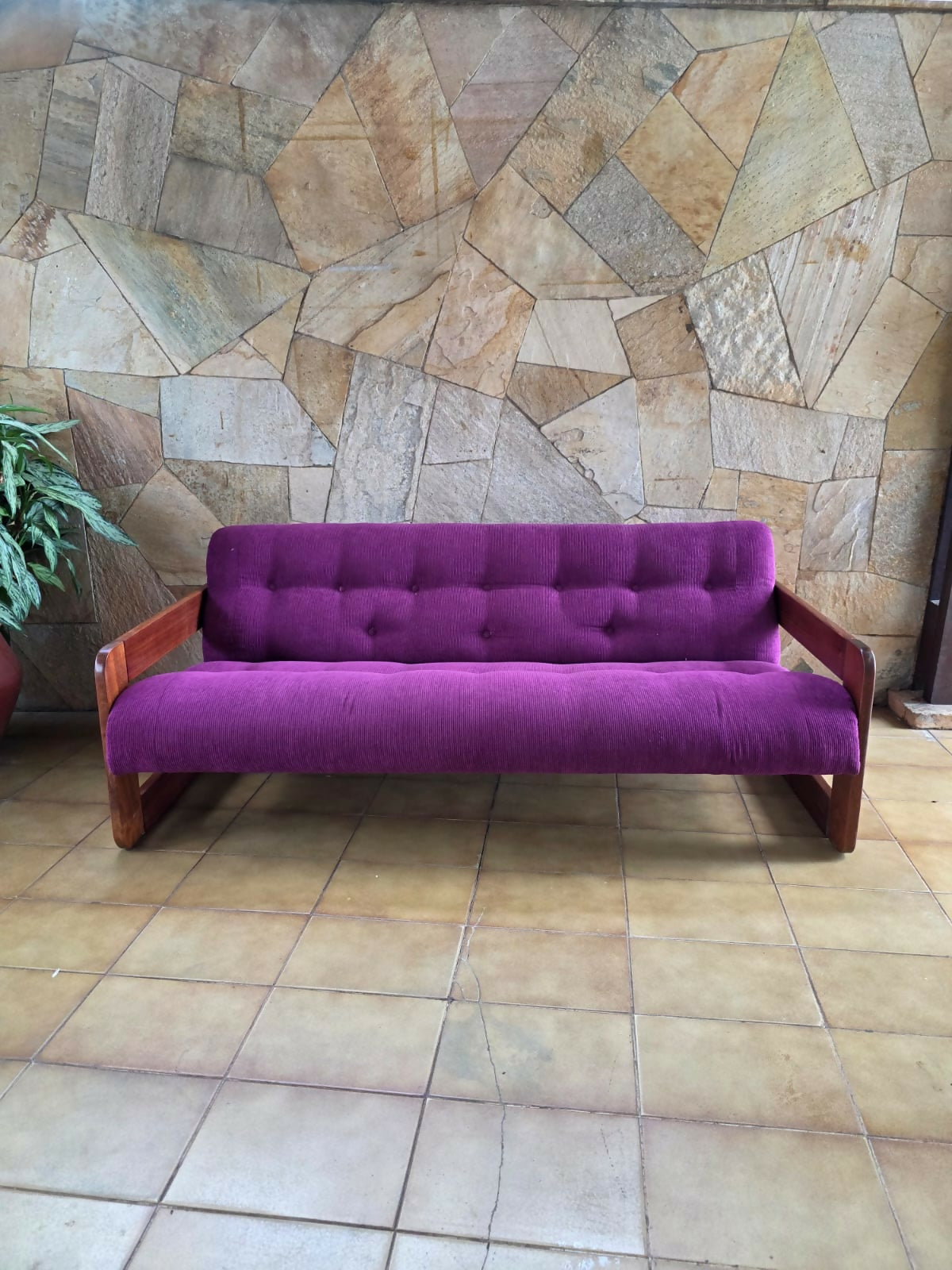 Sofá Percival Lafer MP-185, tecido veludo cotele roxo.