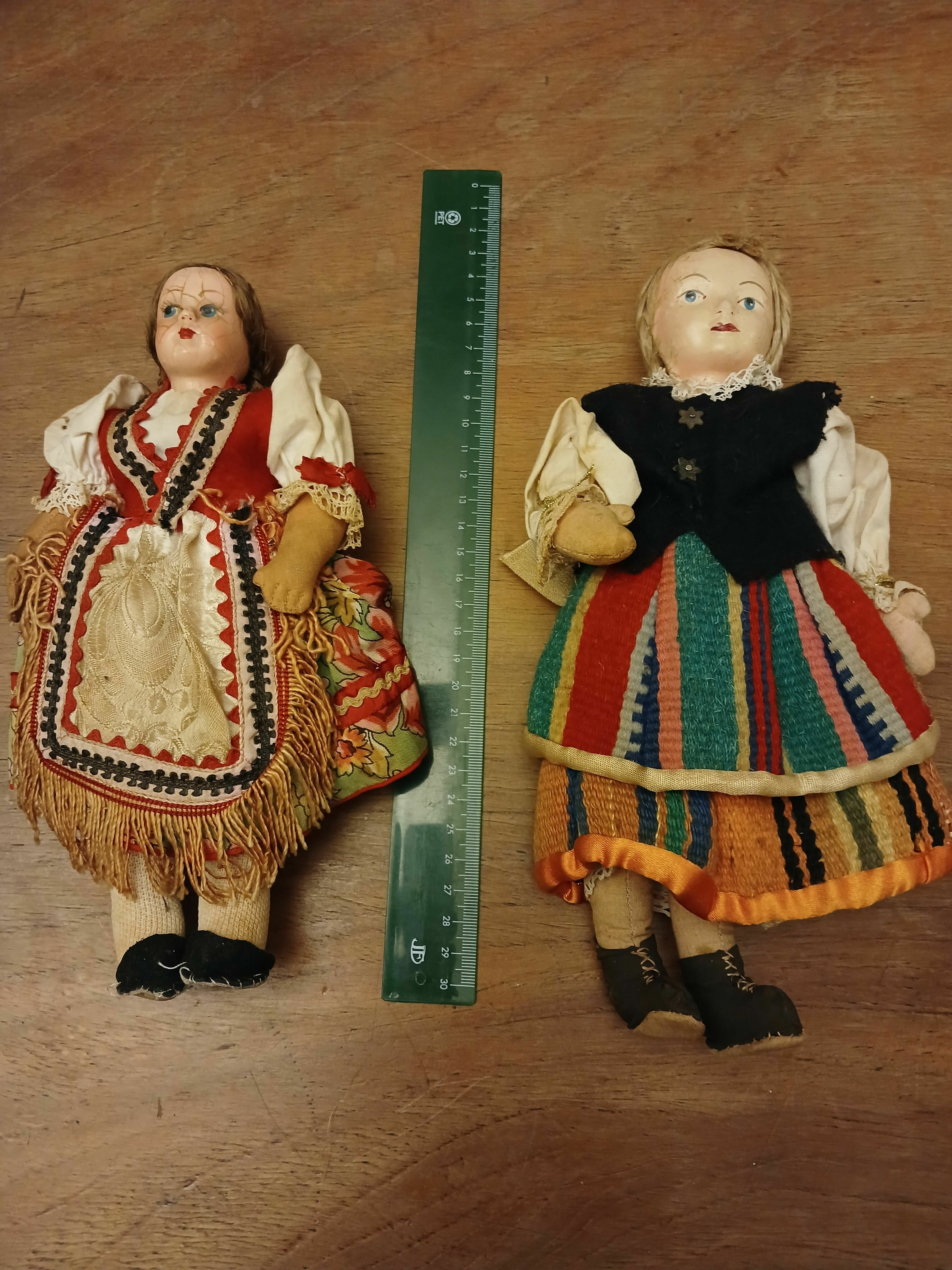 Par de bonecas antigas europeias