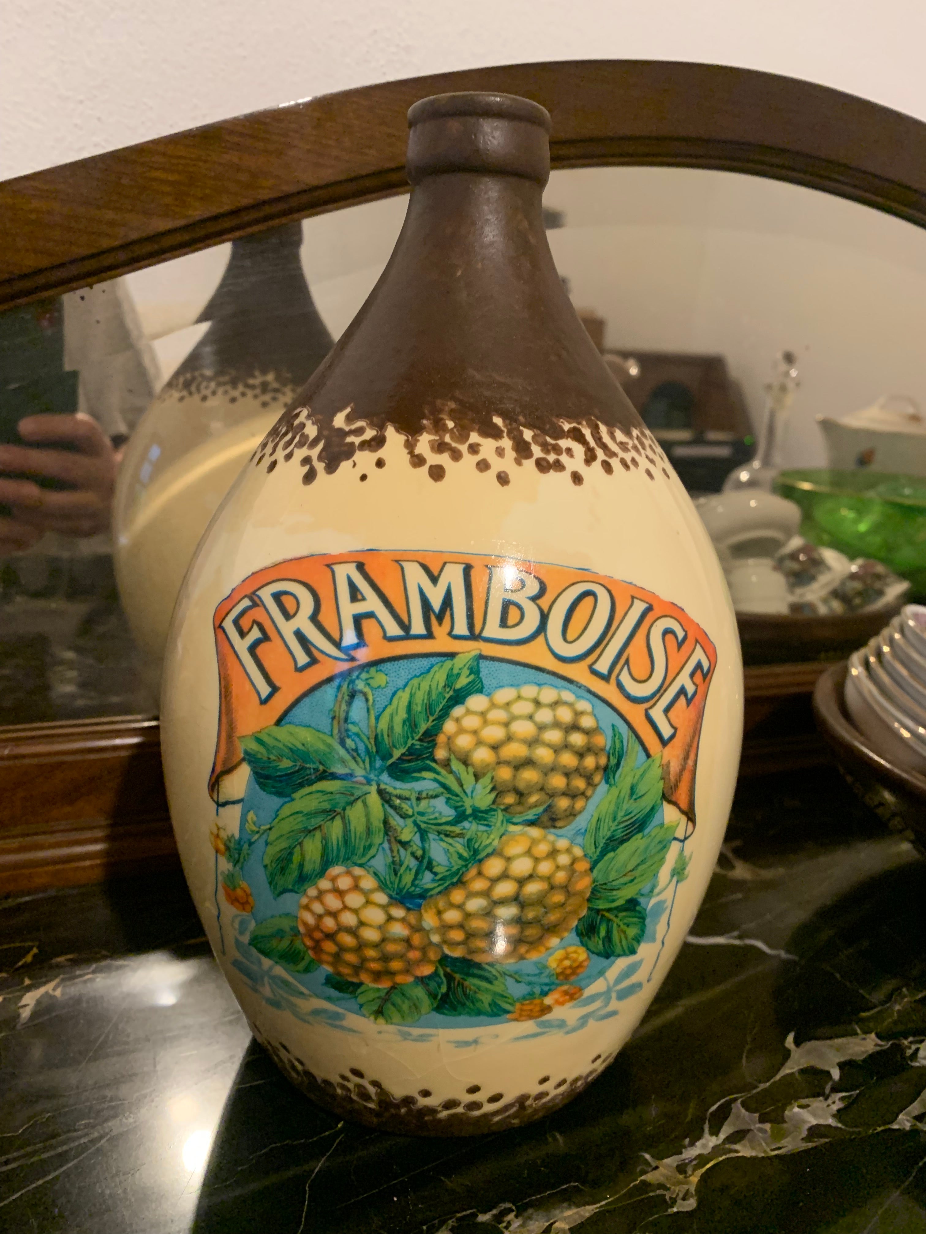 Vaso decorativo em faiança da famosa marca Collezione Vacheron Imperatriz