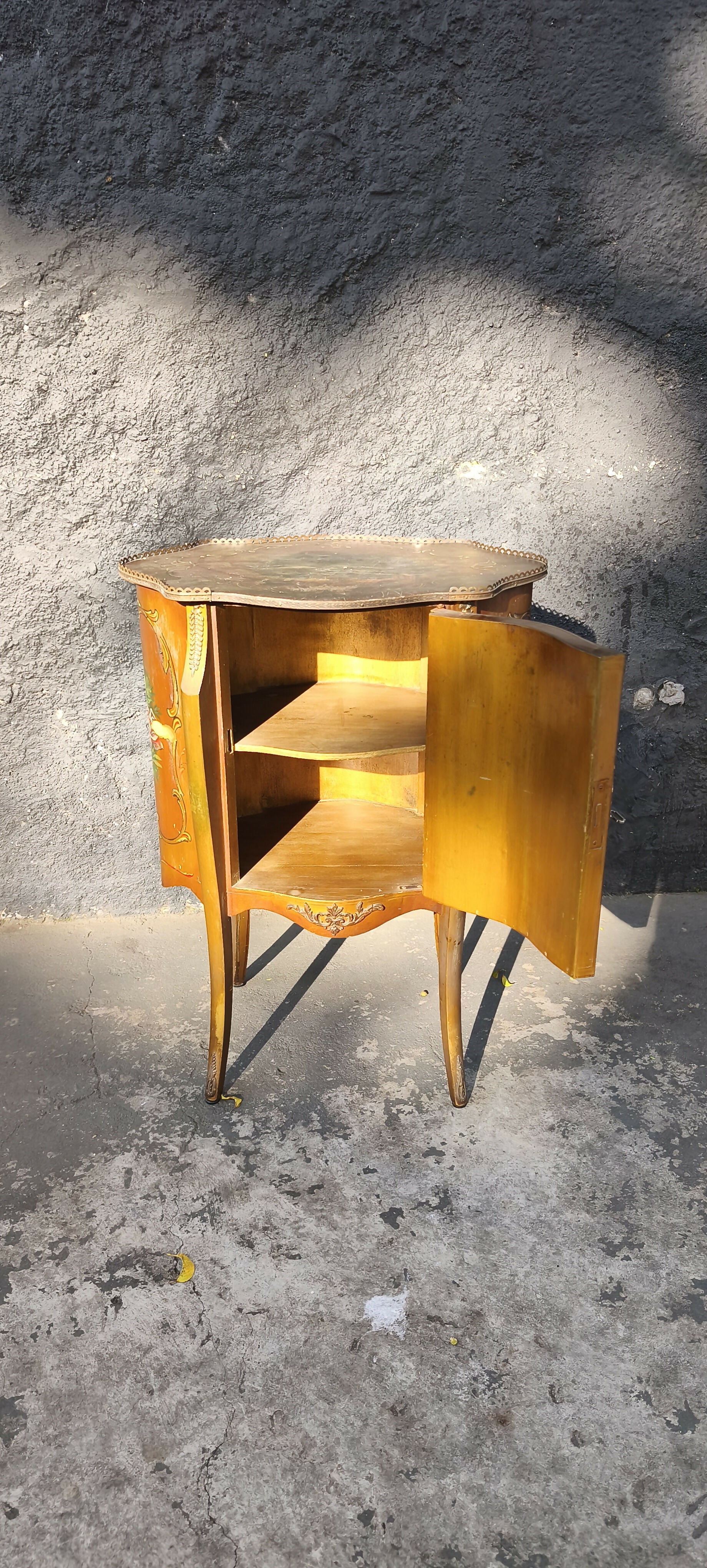 Mesa lateral Francesa