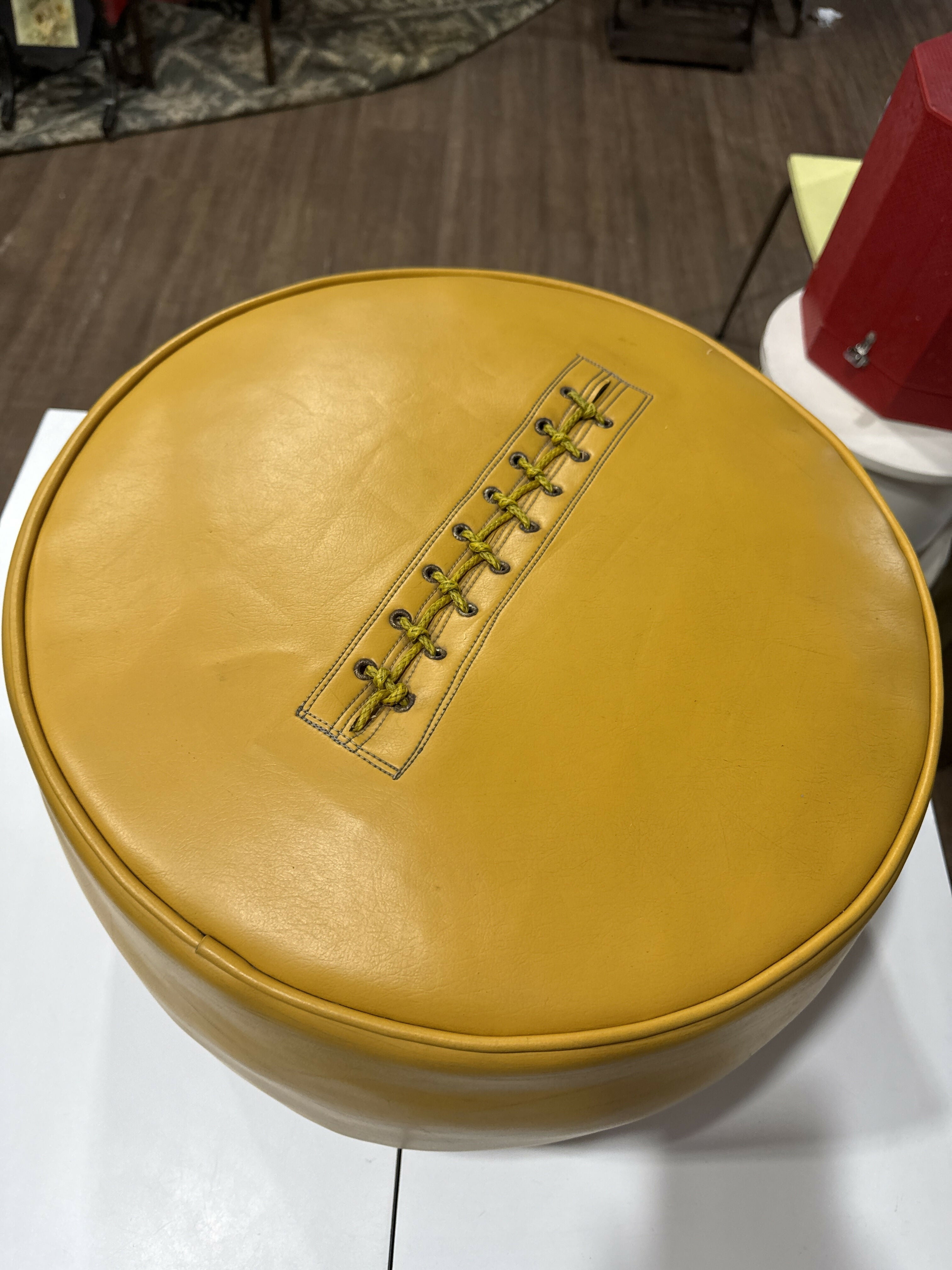 ✨ Puff Vintage Original Anos 60/70 – Amarelo, Design Retrô Charmoso ✨