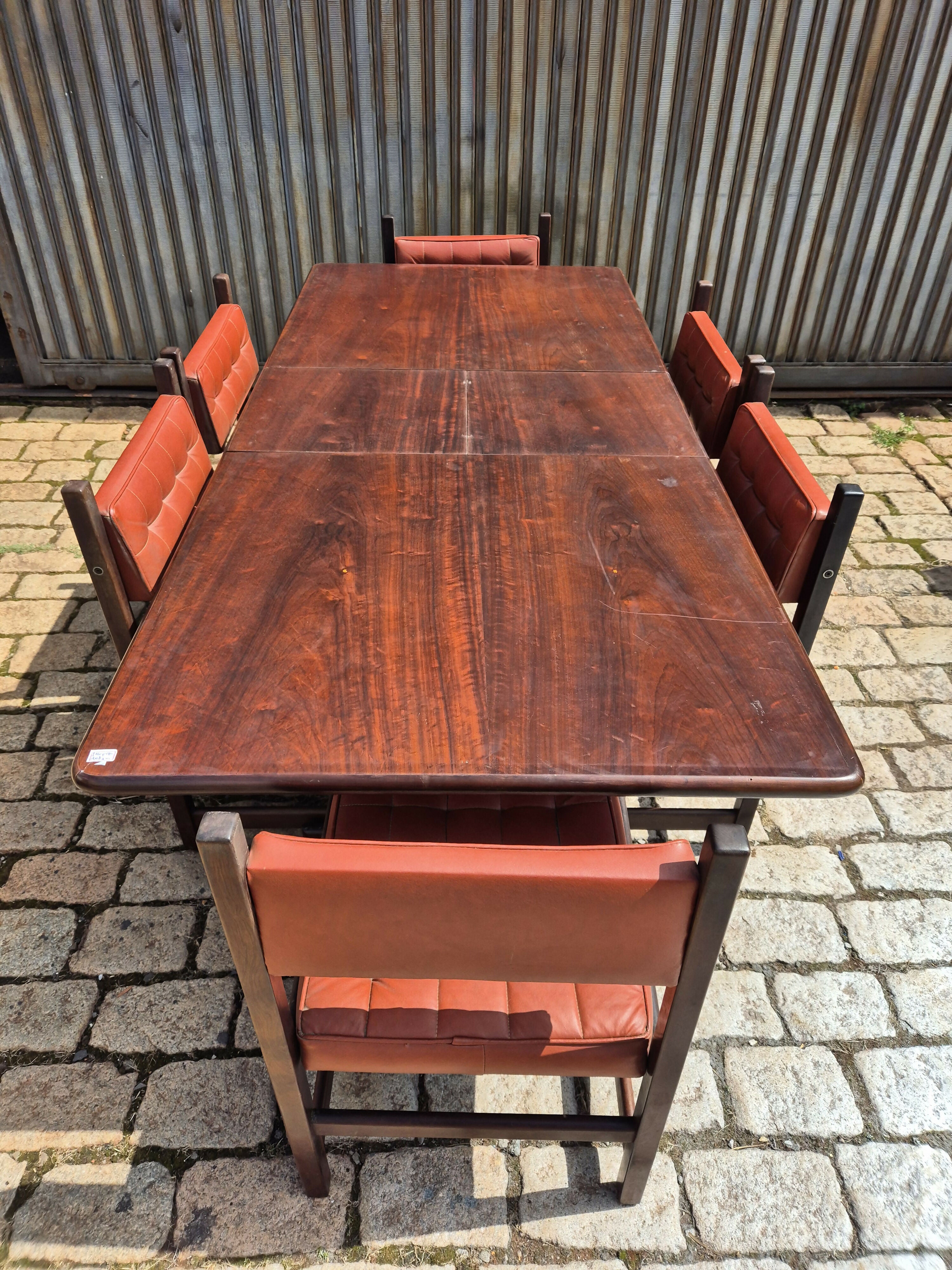 Conjunto mesa jantar modernista com 6 cadeiras