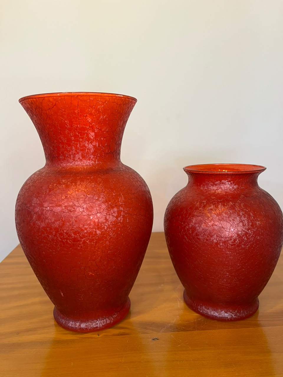 Par de Vasos Decorativos em Vidro Craquelado Vermelho
