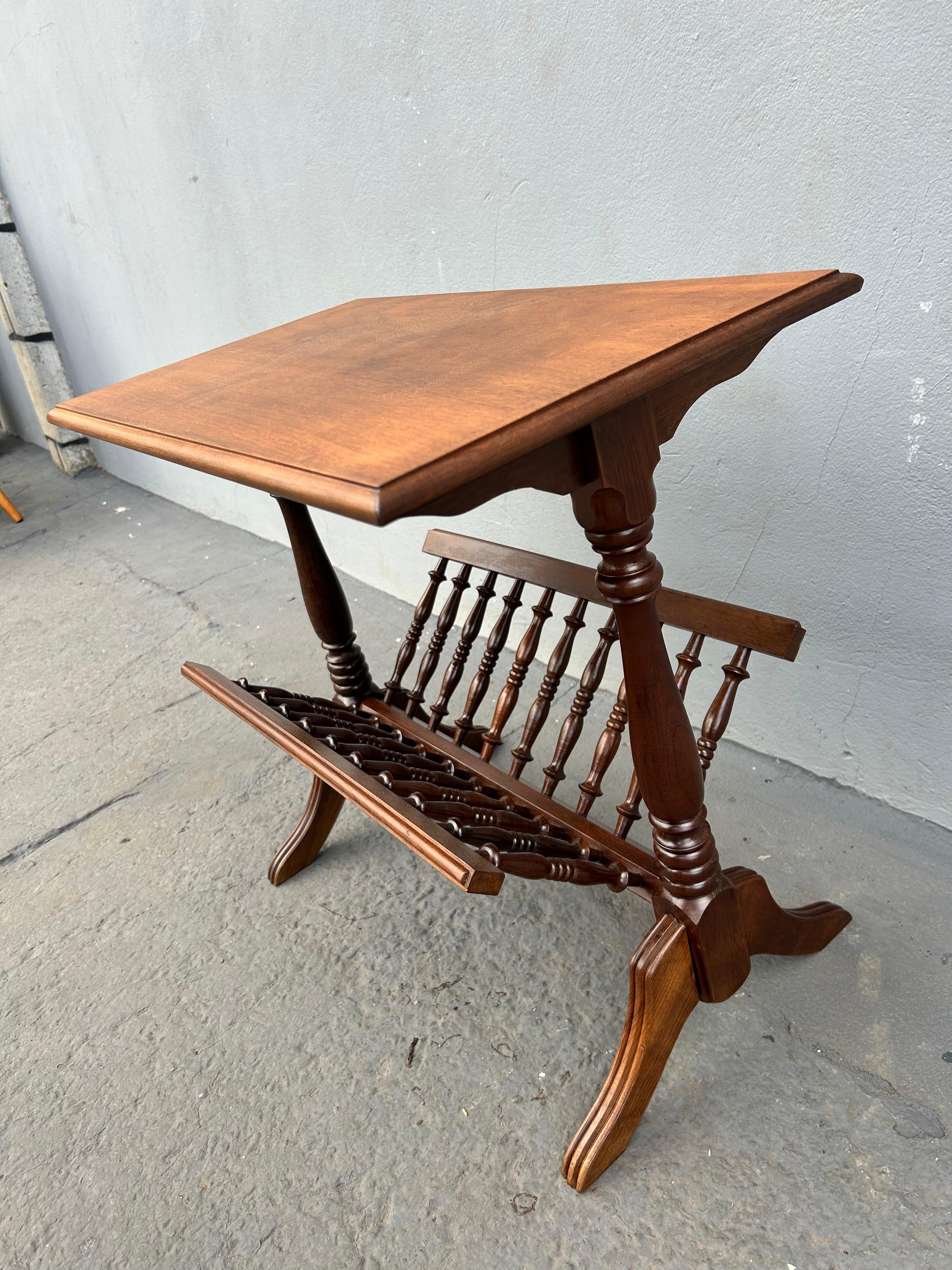 Mesa de Canto Revisteira em Imbuia