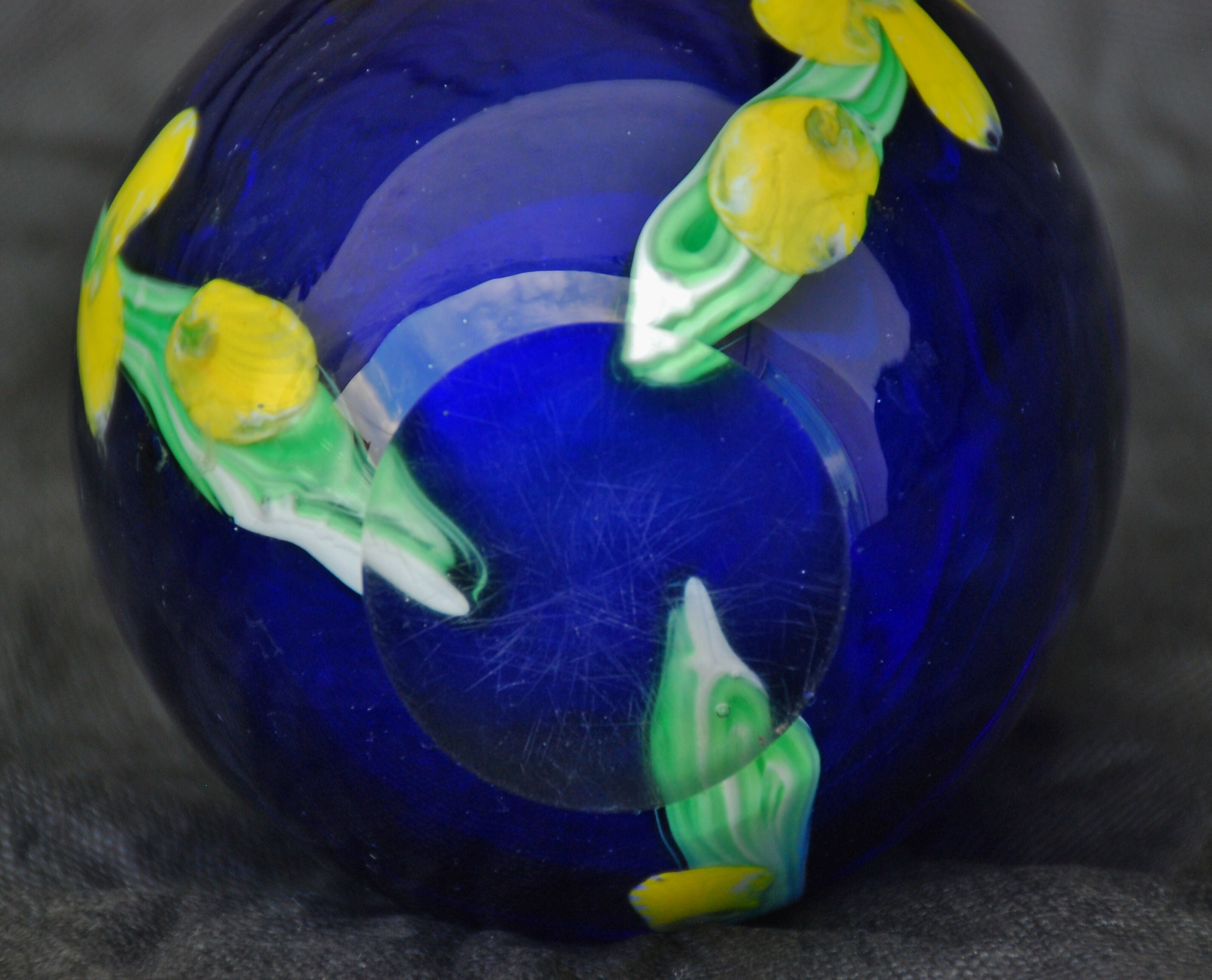 vaso de vidro Murano em formato ovo , vidro artístico soprado 13 x 12 . anos 70