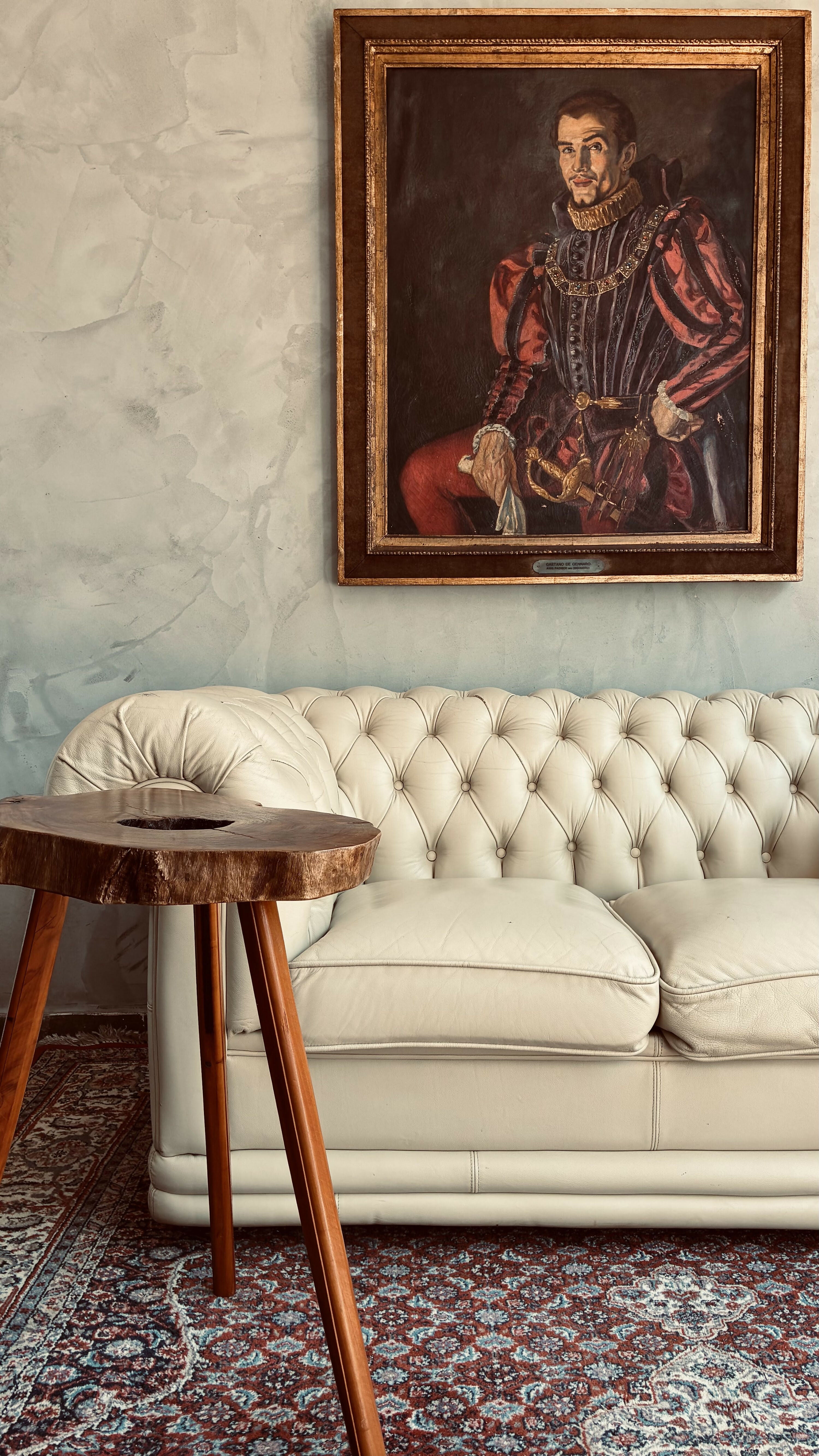 Sofá Chesterfield em Couro Bege