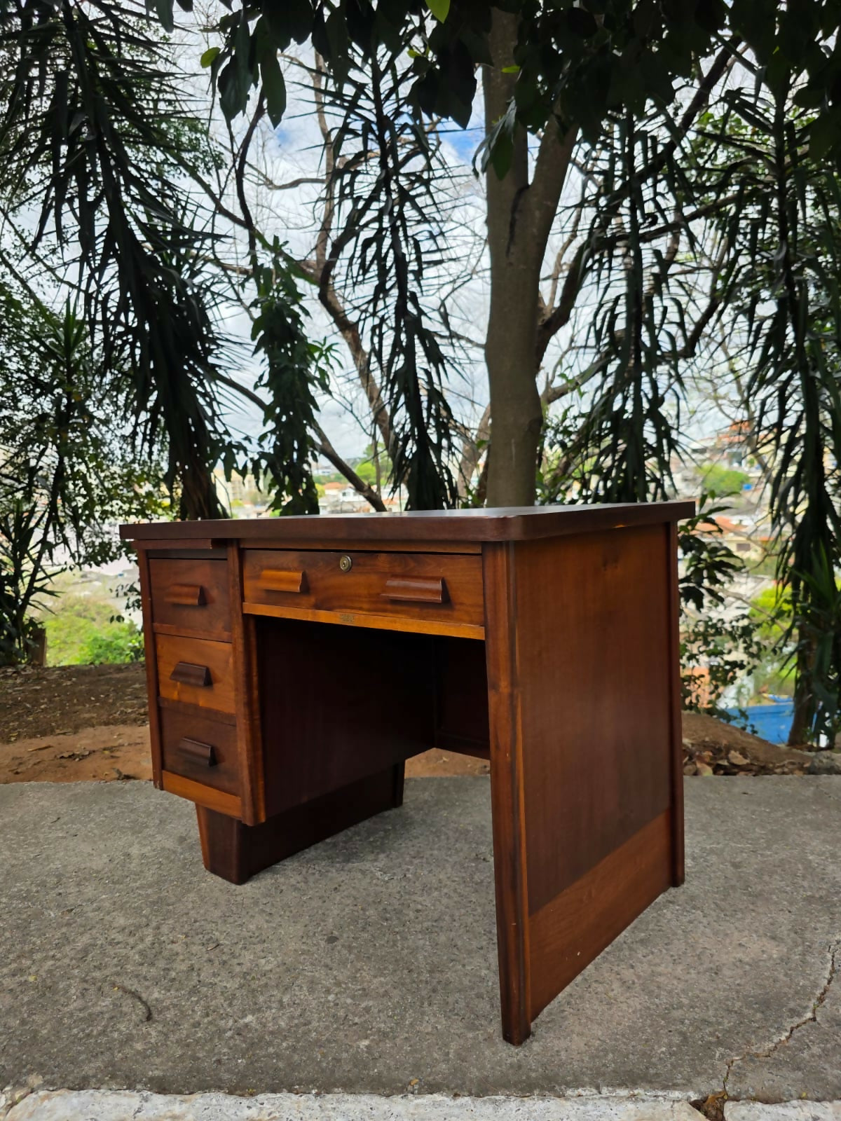 Autêntica escrivaninha da Móveis Miele