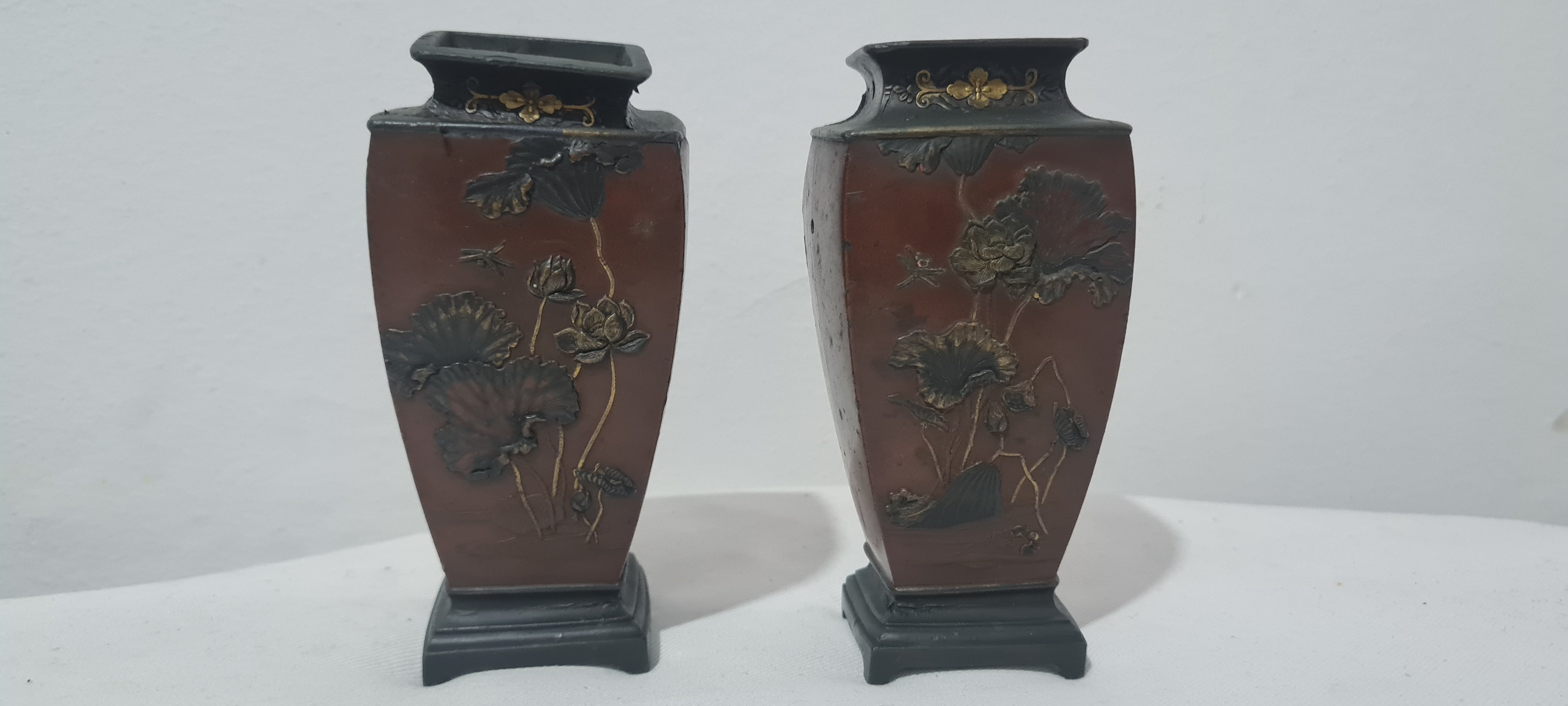Par de Vasos Japoneses Bronze Período Meiji Séc XIX – Oportunidade Única