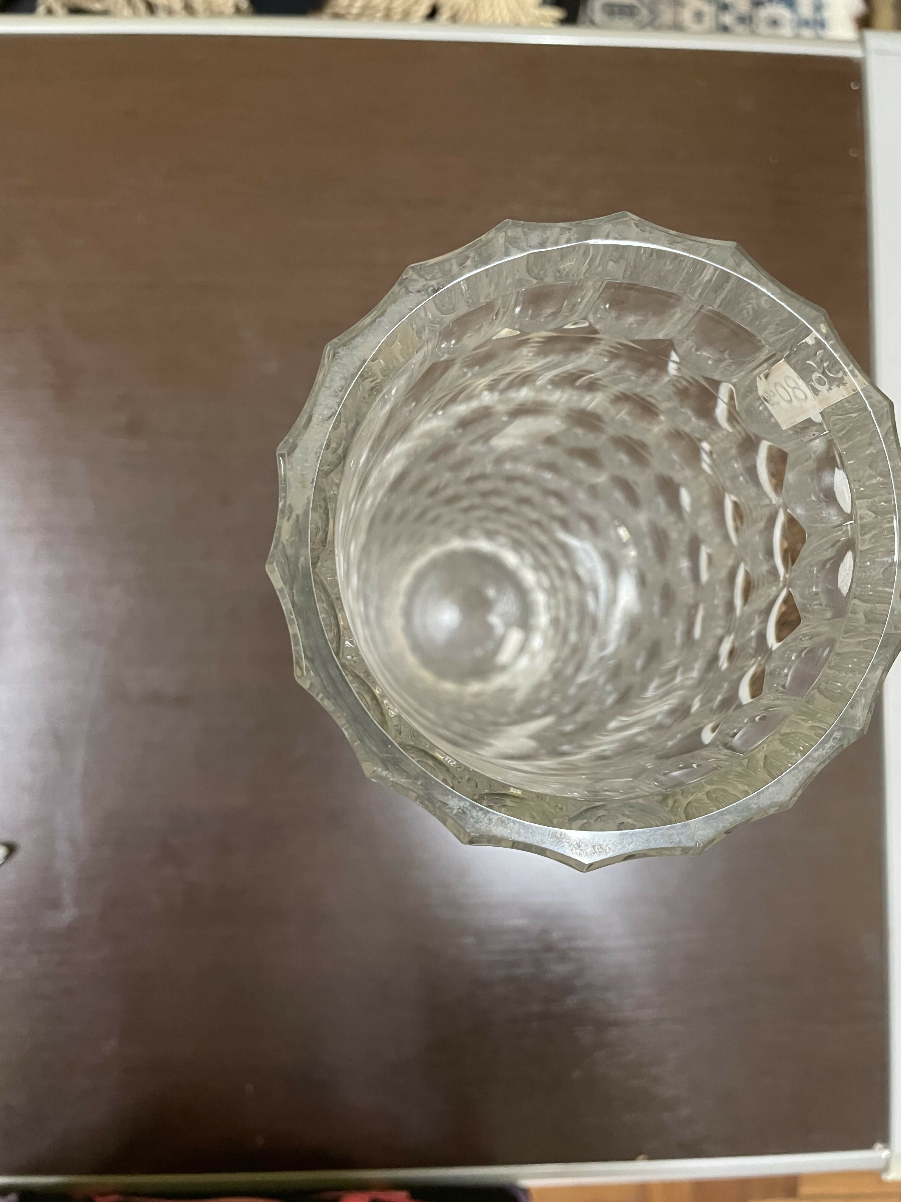 Vaso cilíndrico lapidado