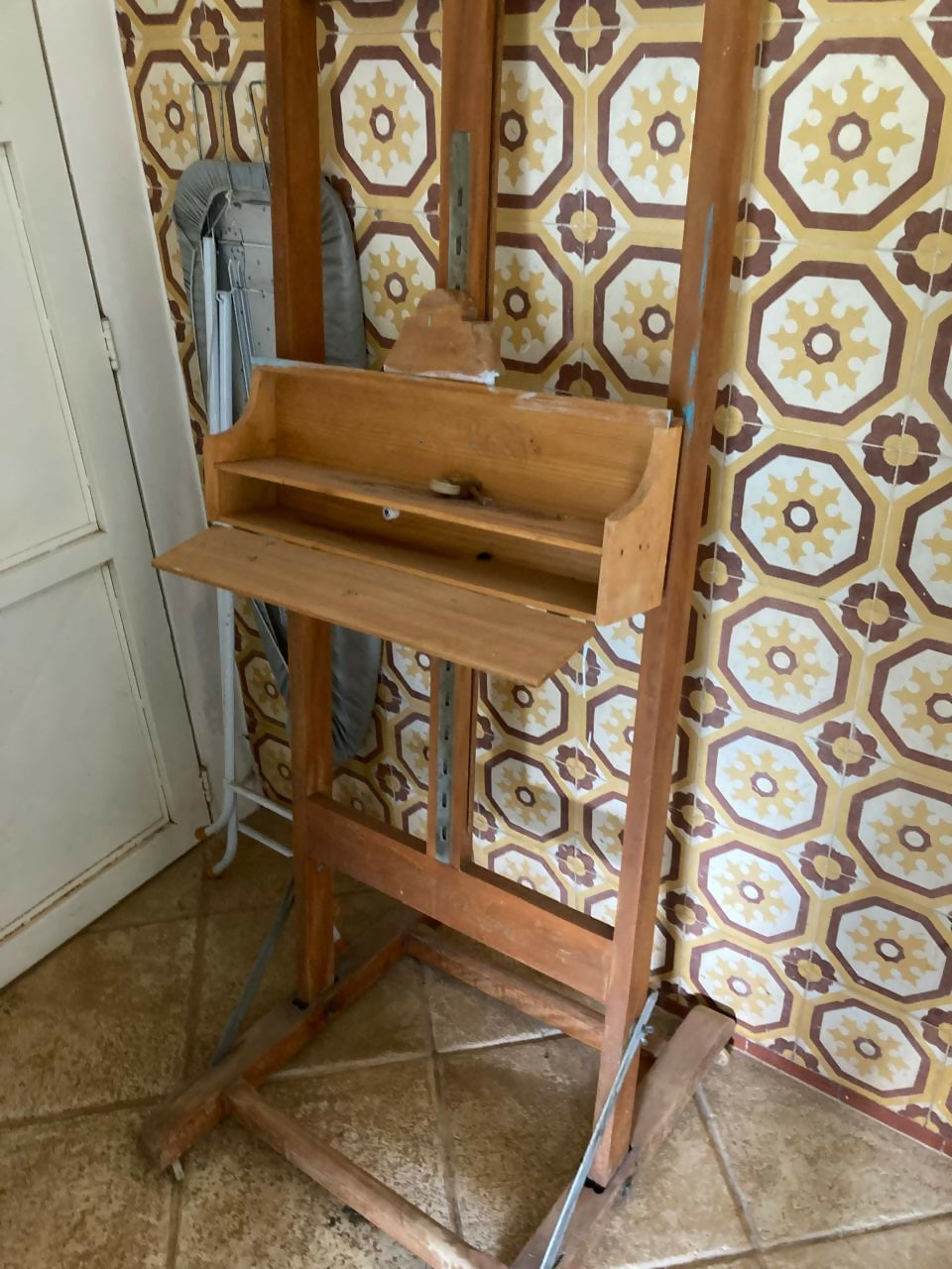 Antigo cavalete para pintura