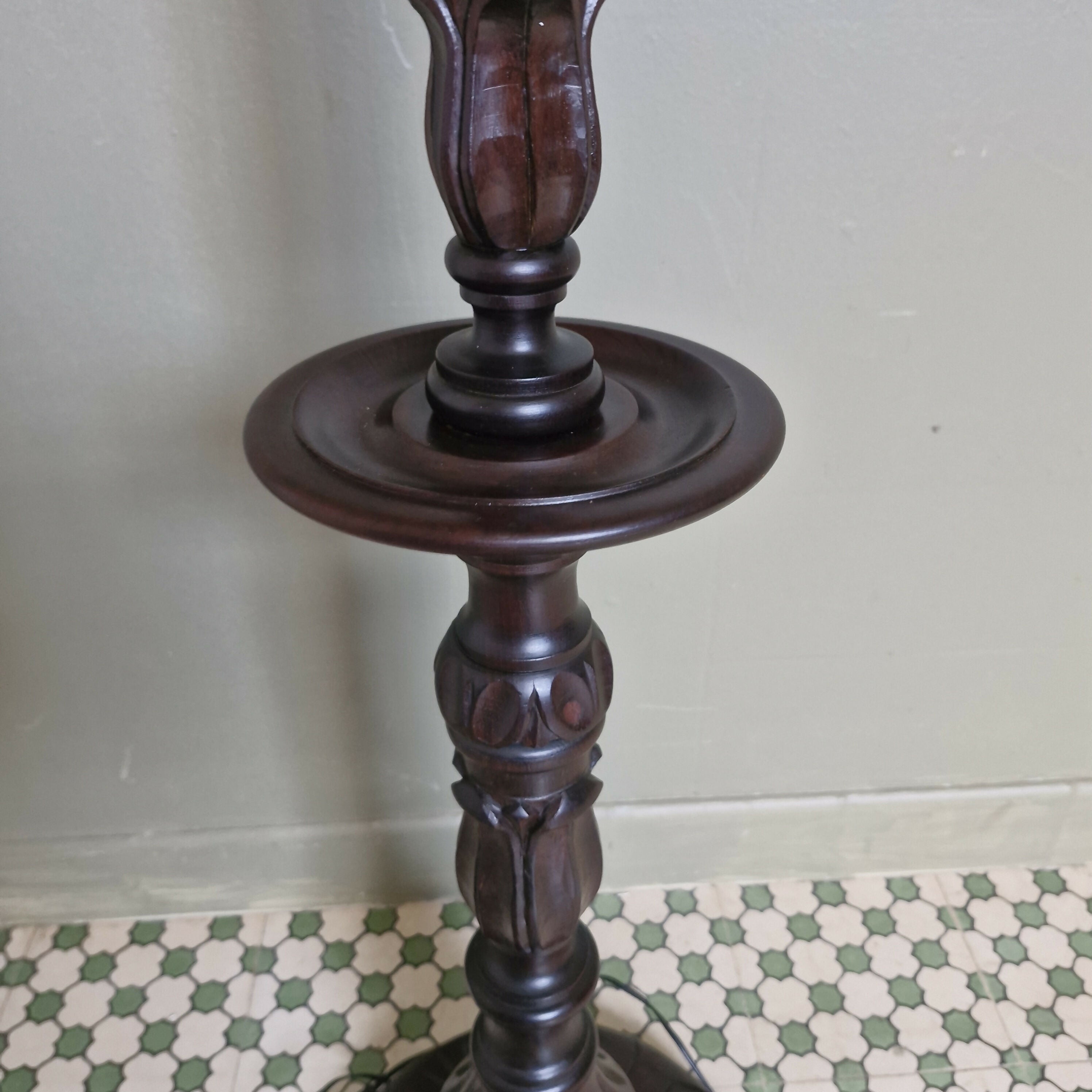 Abajur de Piso em Imbuia