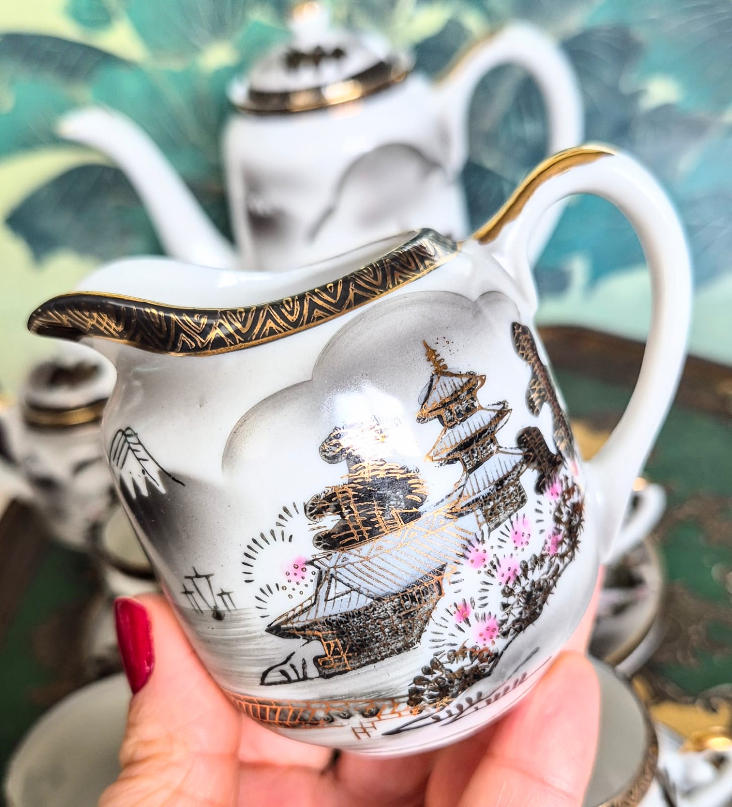 Jogo para café em porcelana casca de ovo vintage japonesa Kutani, da década de 40, maravilhoso,  em perfeito estado. As xícaras tem a gueixa no fundo. 11 peças.