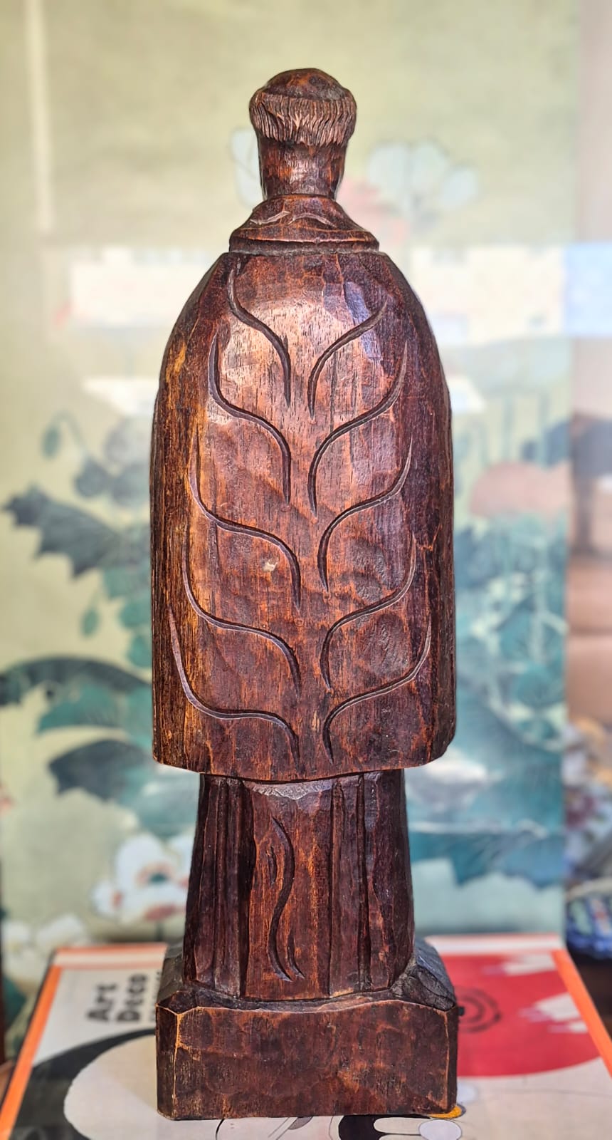 Imagem sacra em madeira maciça pesada de jacarandá-da-baía em e entalhe em bloco único, de Santo Antônio com o menino Jesus no colo. Anos 40/50, impecável!