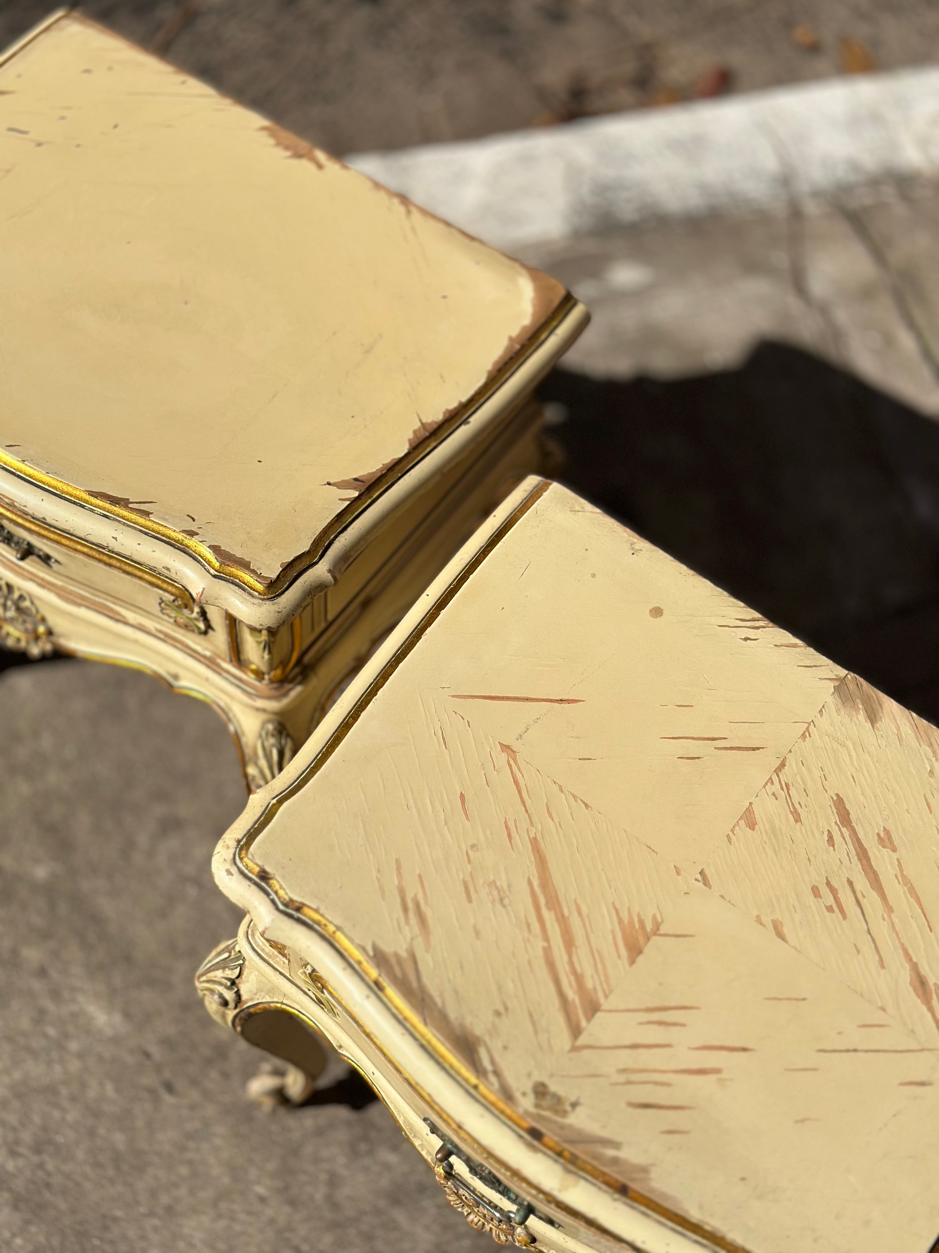 Cama com mesinhas de cabeceira Luís XV