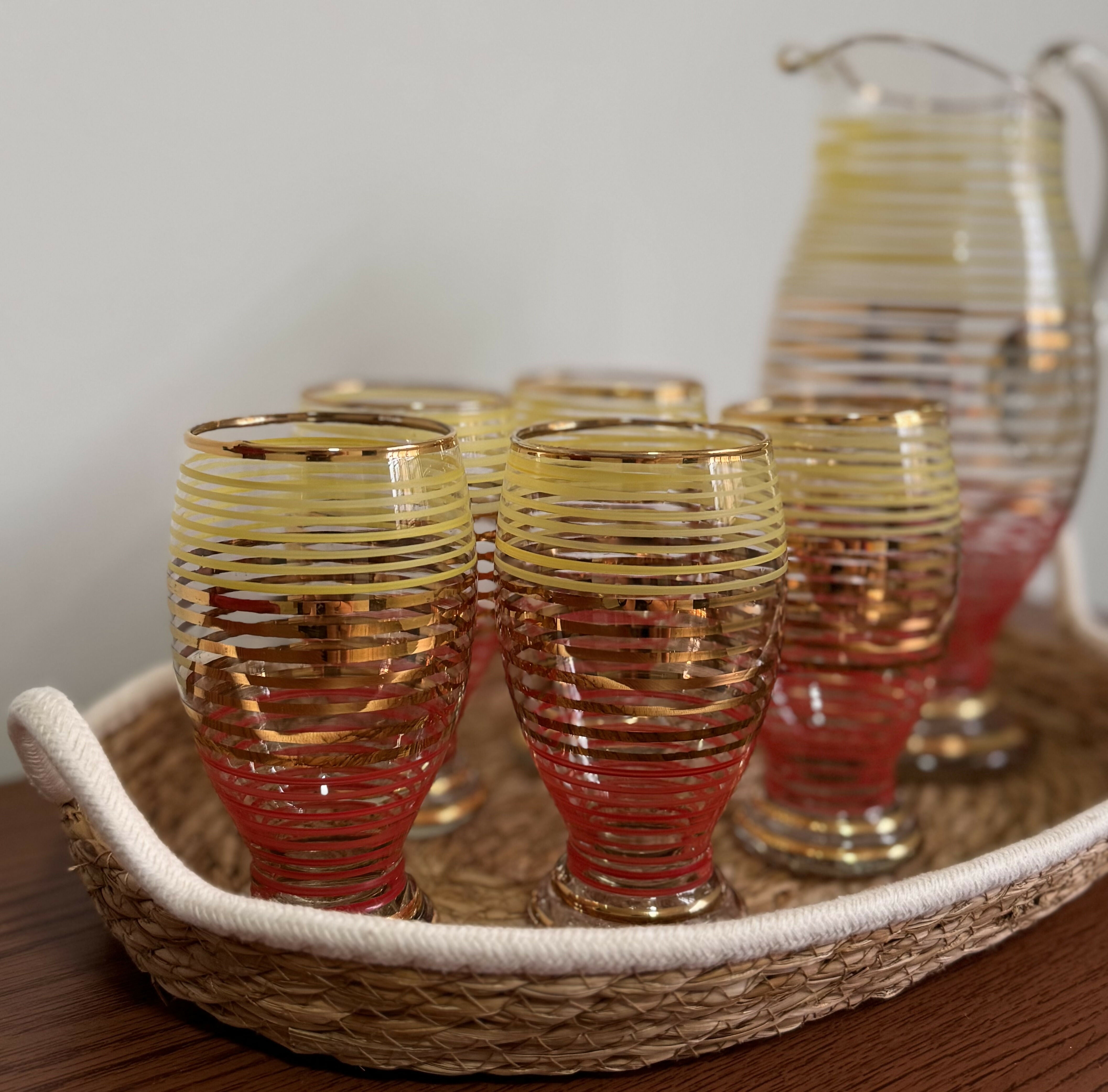 Conjunto antigo de jarra com 05 copos de vidro