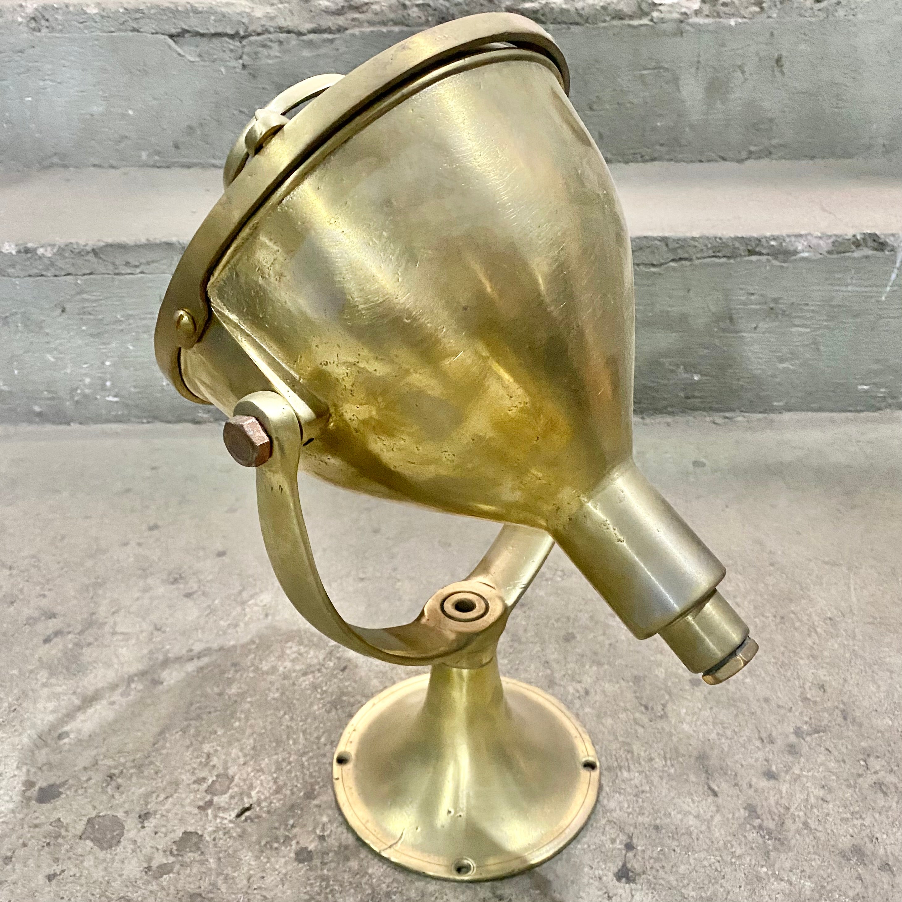 Luminária Holofote Náutico em latão escovado dourado 