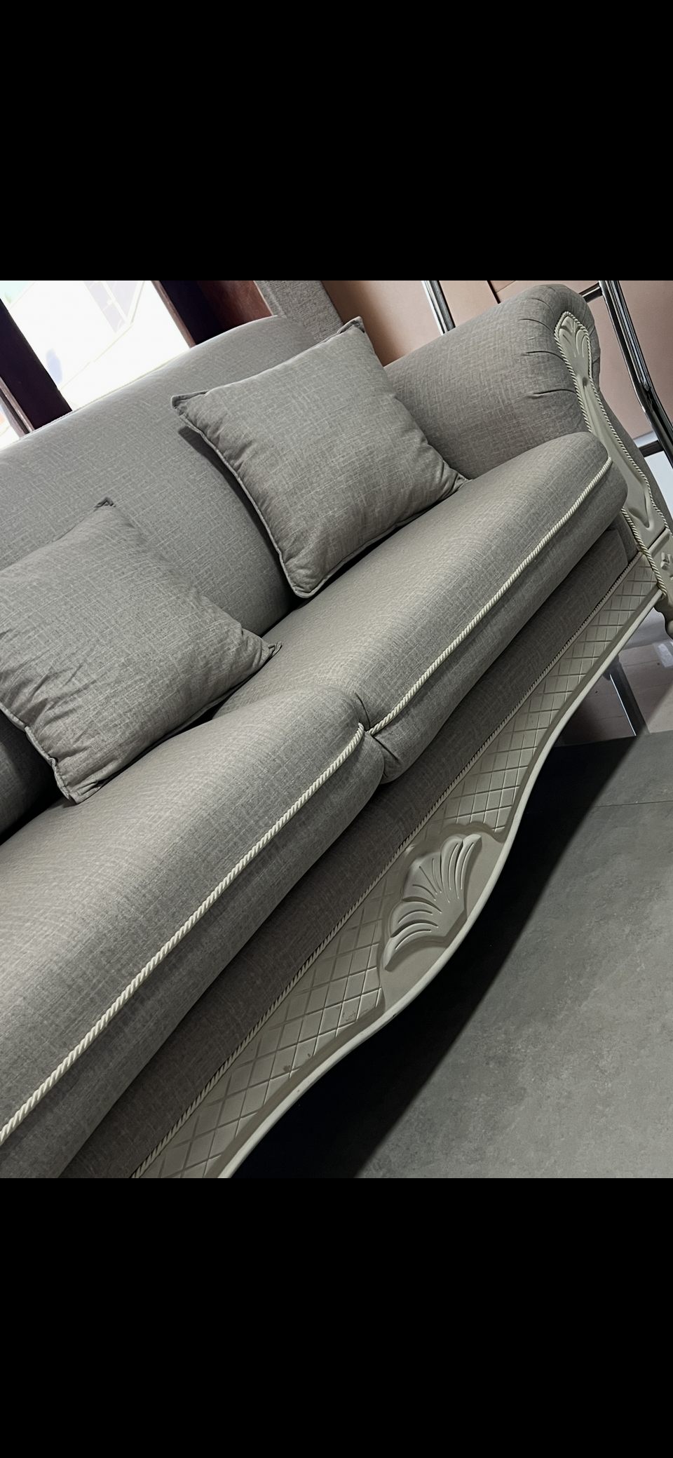 Conjunto de sofá + Poltronas em madeira maciça entalhada e linho - Sofisticação Atemporal