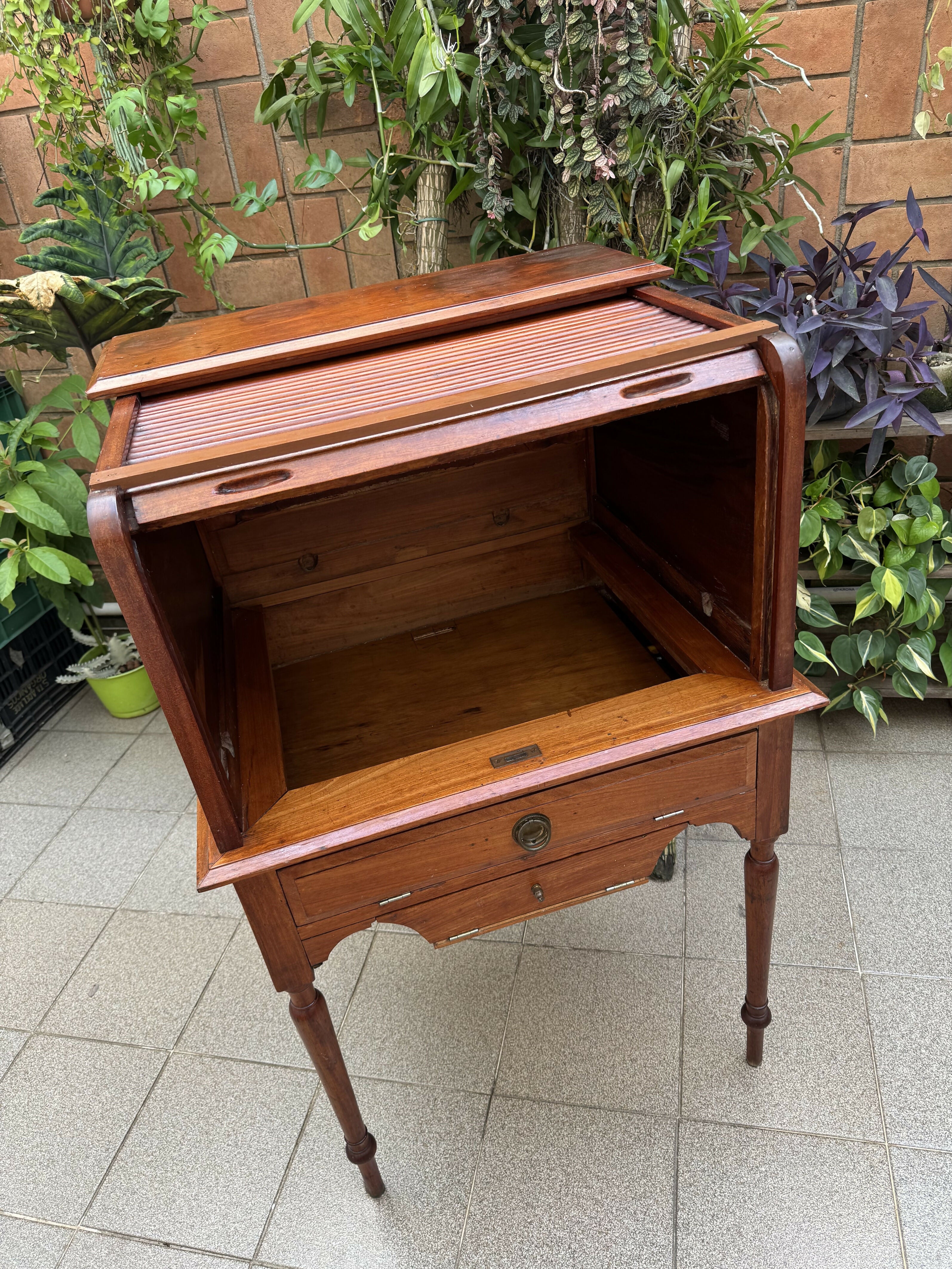 Anos 30 - antigo BAR / ESTANTE arquivo em madeira maciça com persiana deslizante