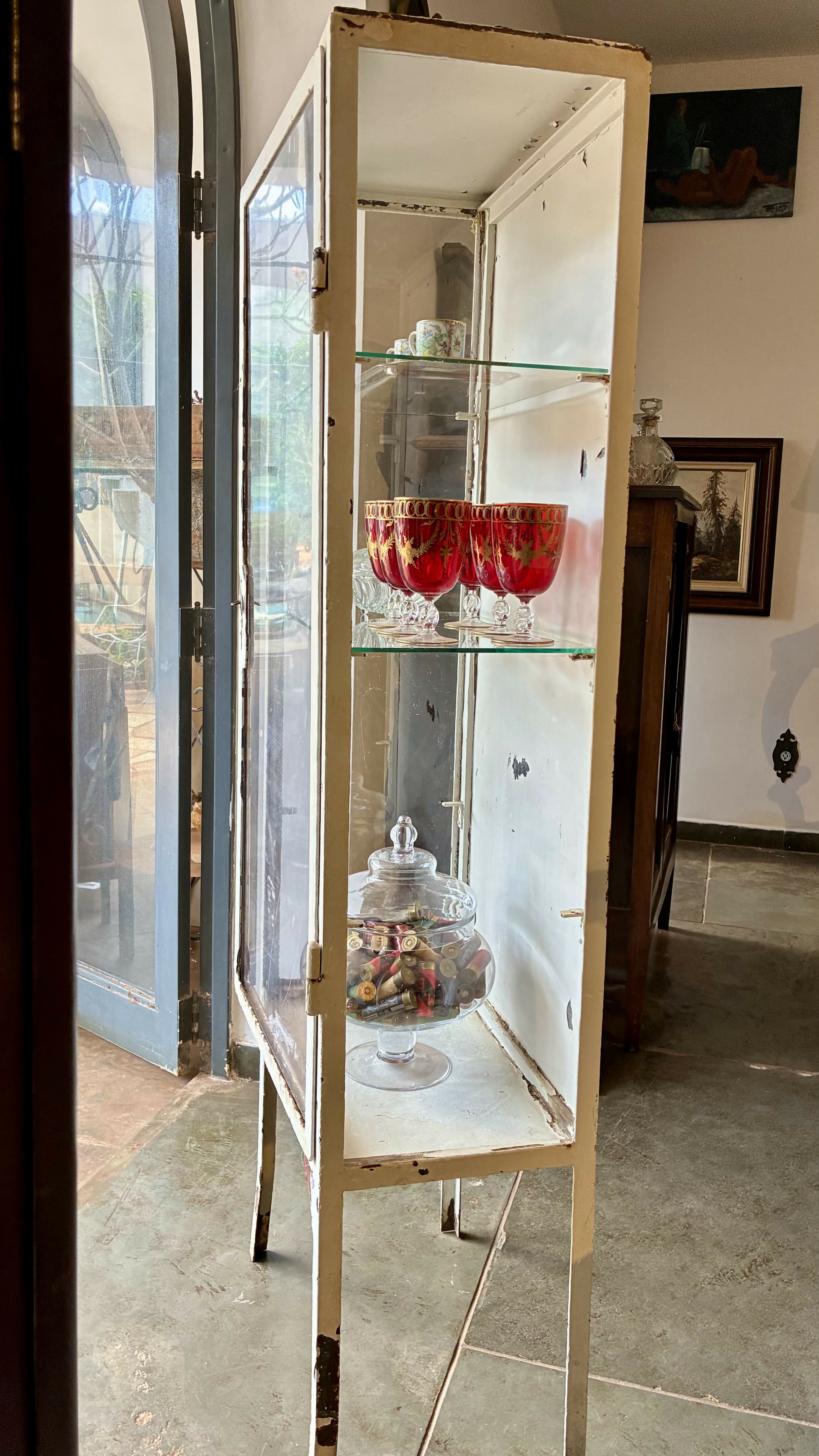 Armário de Farmácia Antigo