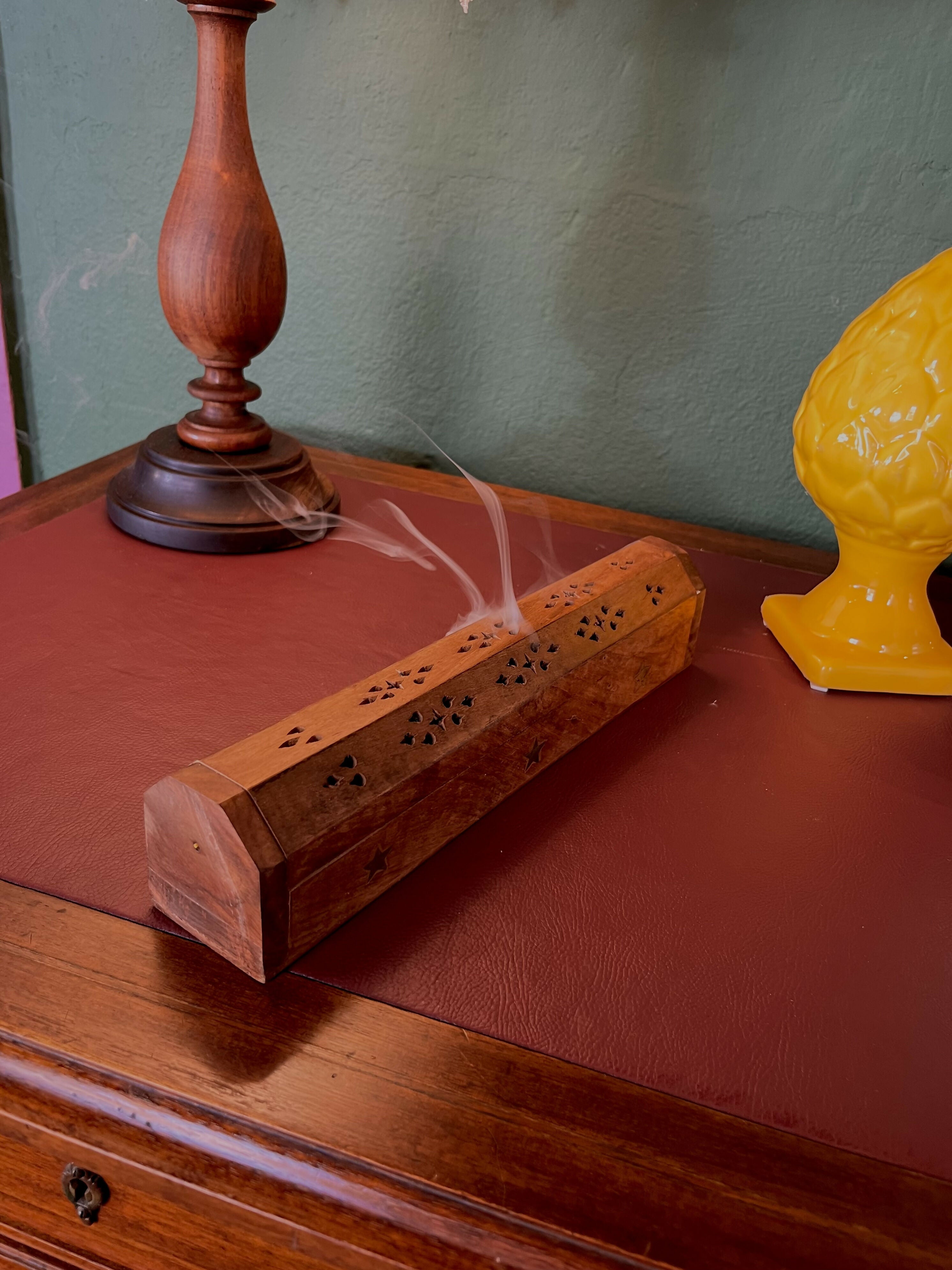 Incensário indiano em madeira