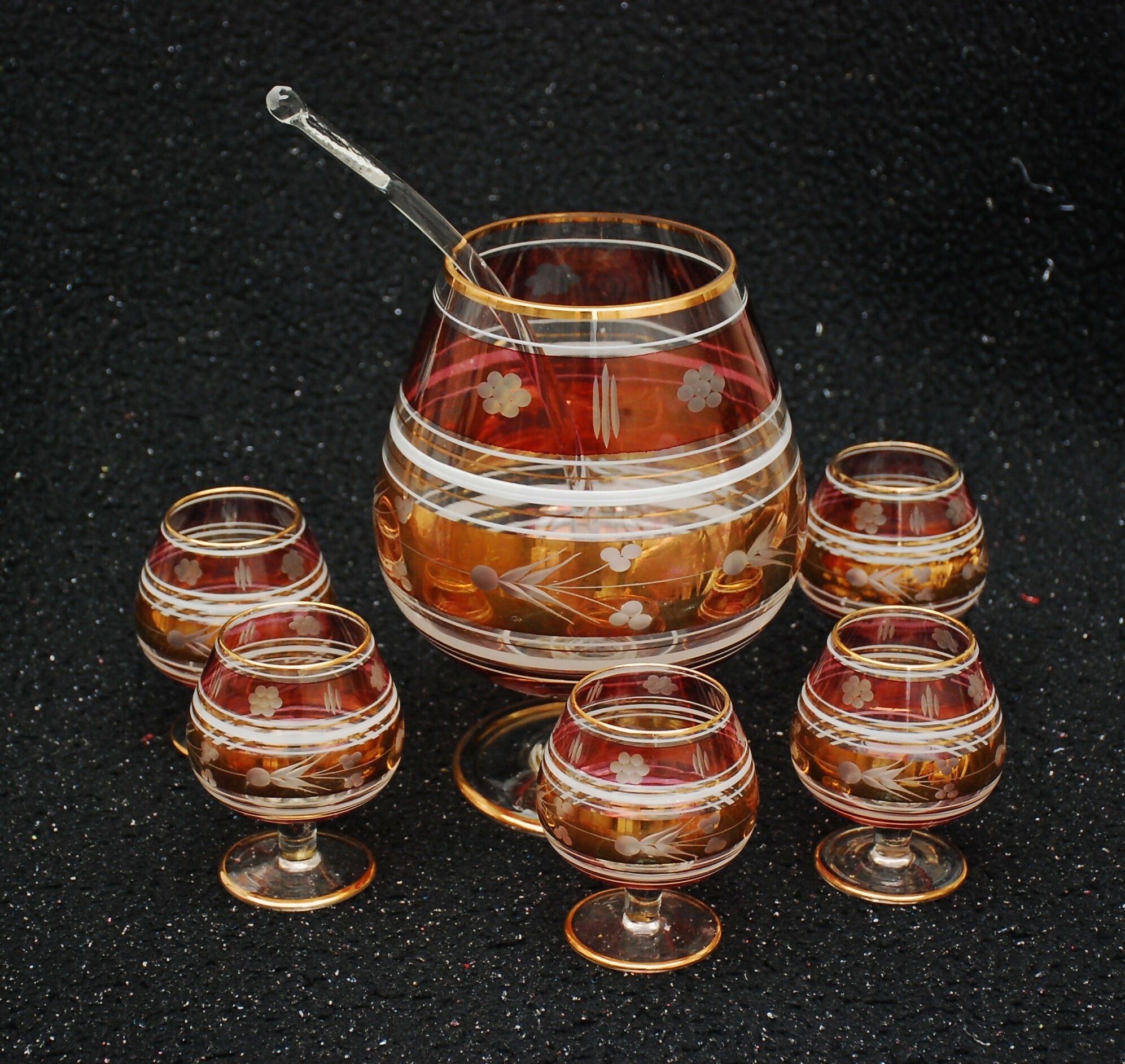 poncheira cristal decorada a mão, filetada a ouro anos 50