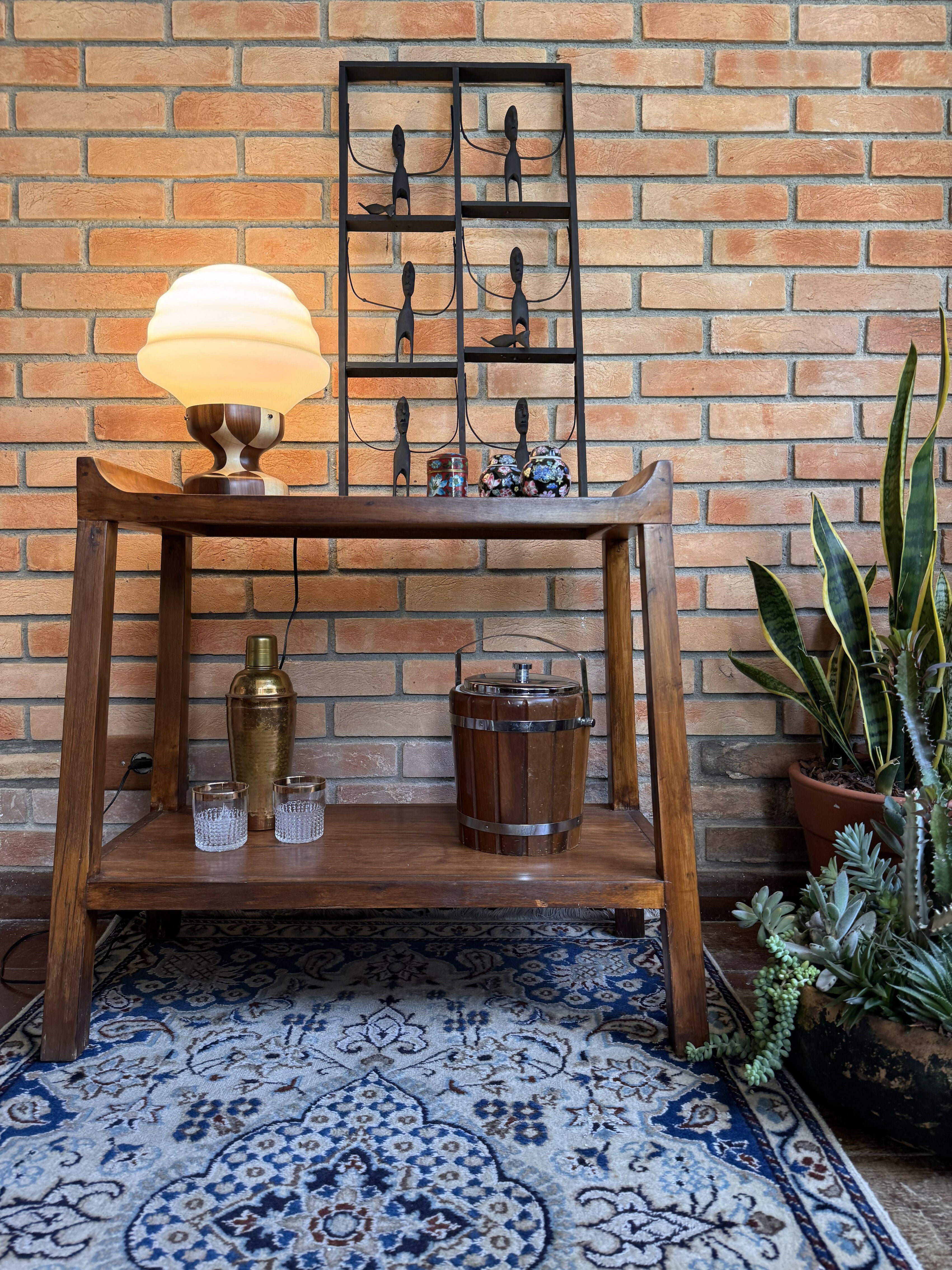 Mesa / mesinha de apoio em madeira nobre maciça