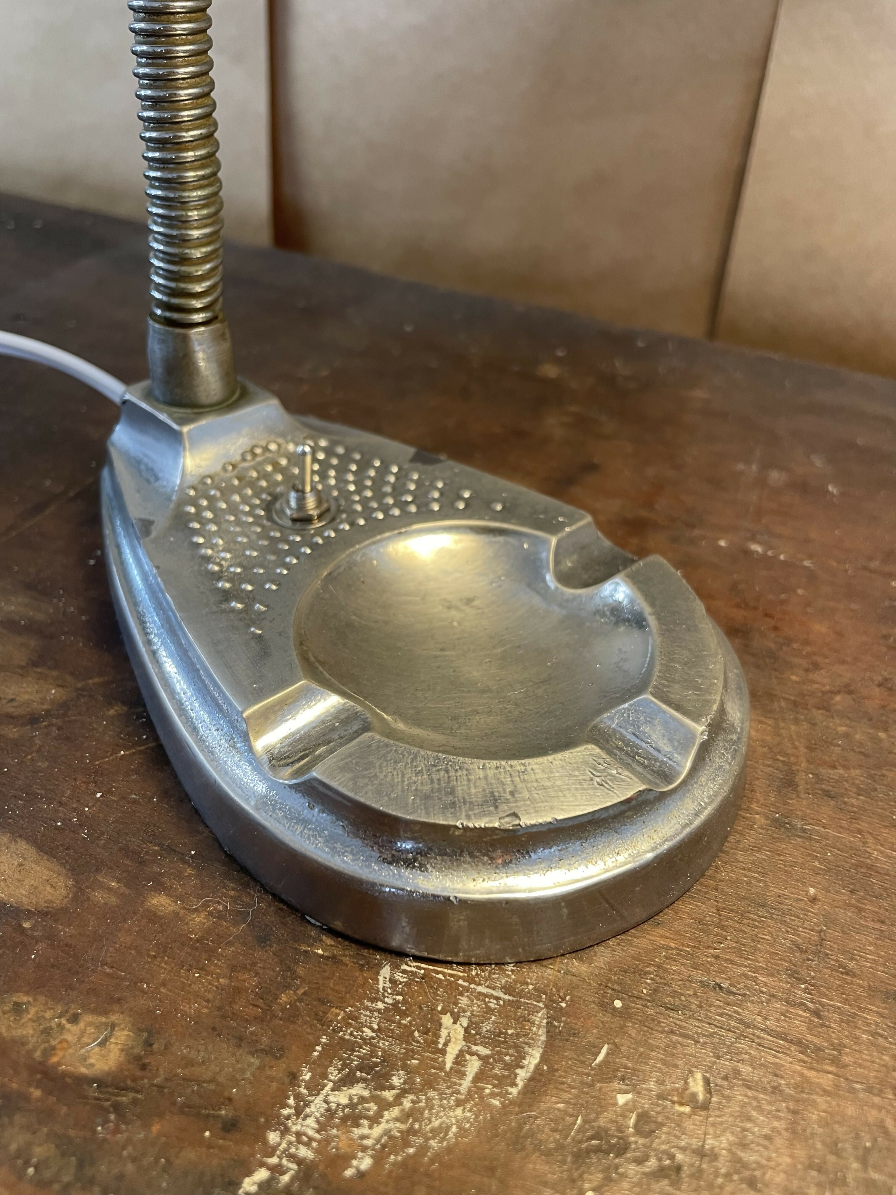 luminária vintage com cinzeiro