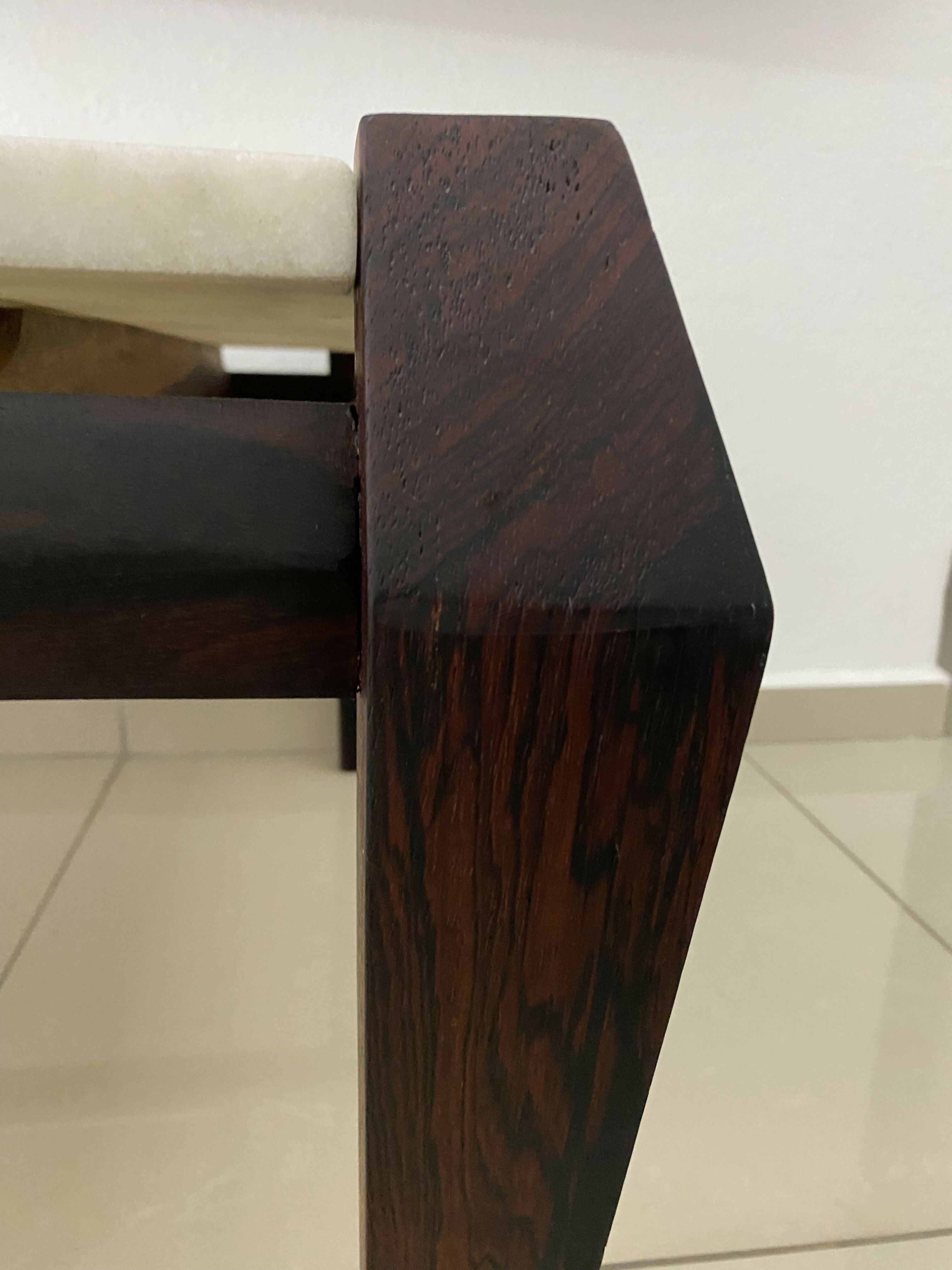 Mesa Jean Gillon em jacarandá maciço