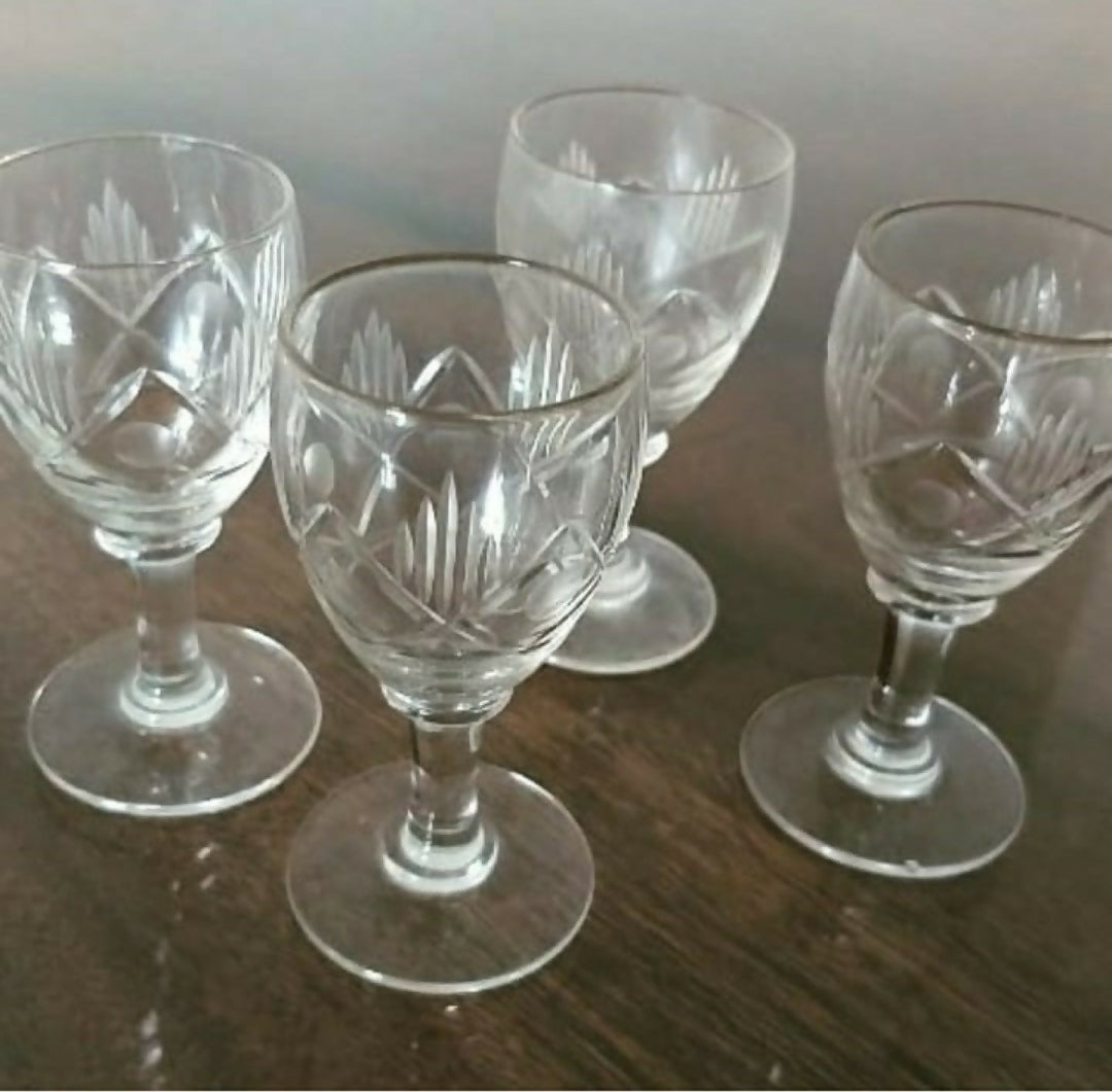 4 Tacinhas de licor