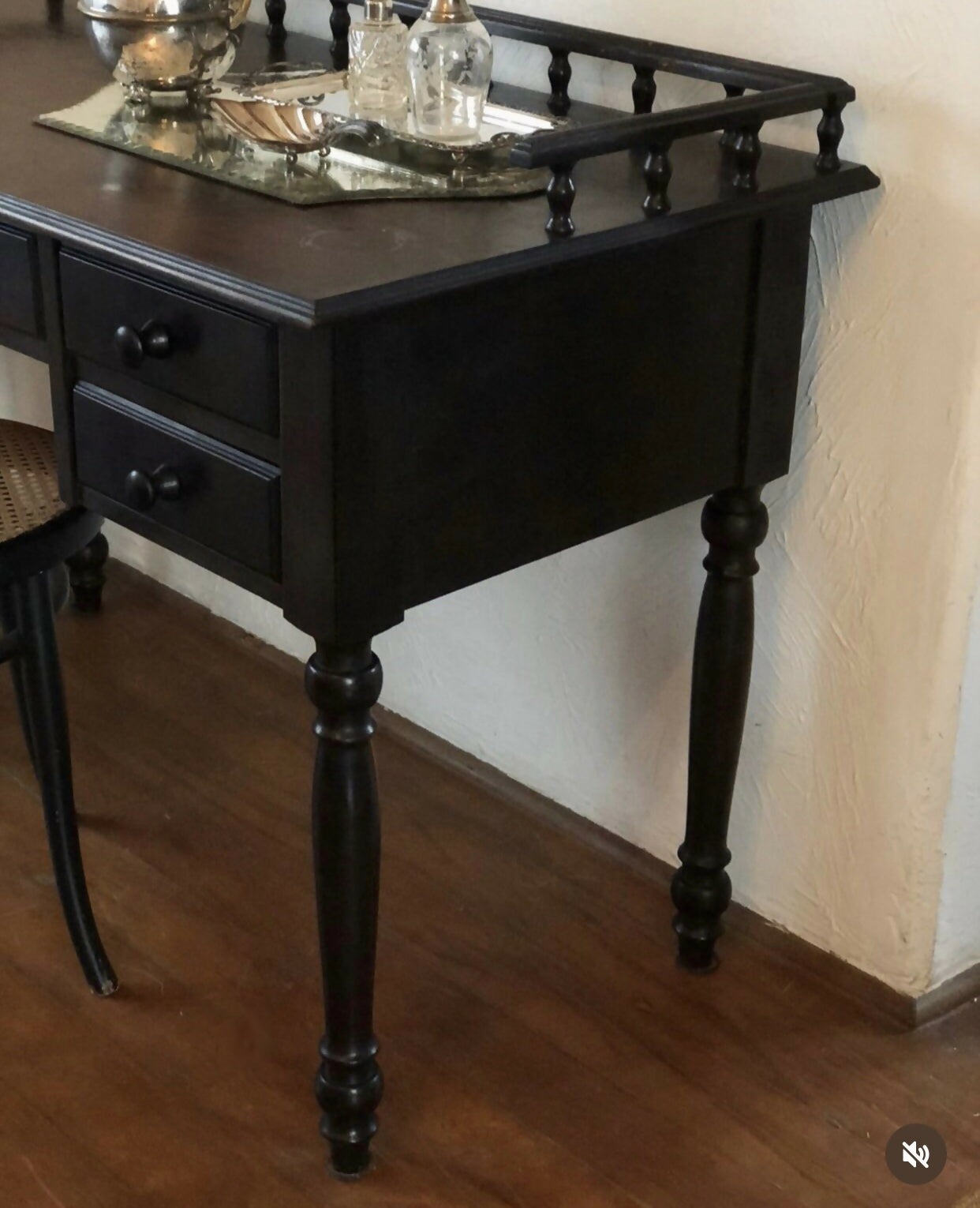 Escrivaninha anos 50 em Imbuia (sem cadeira)