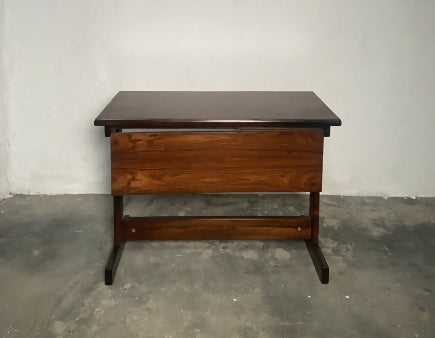 Escrivaninha modelo “Clara”, Sergio Rodrigues