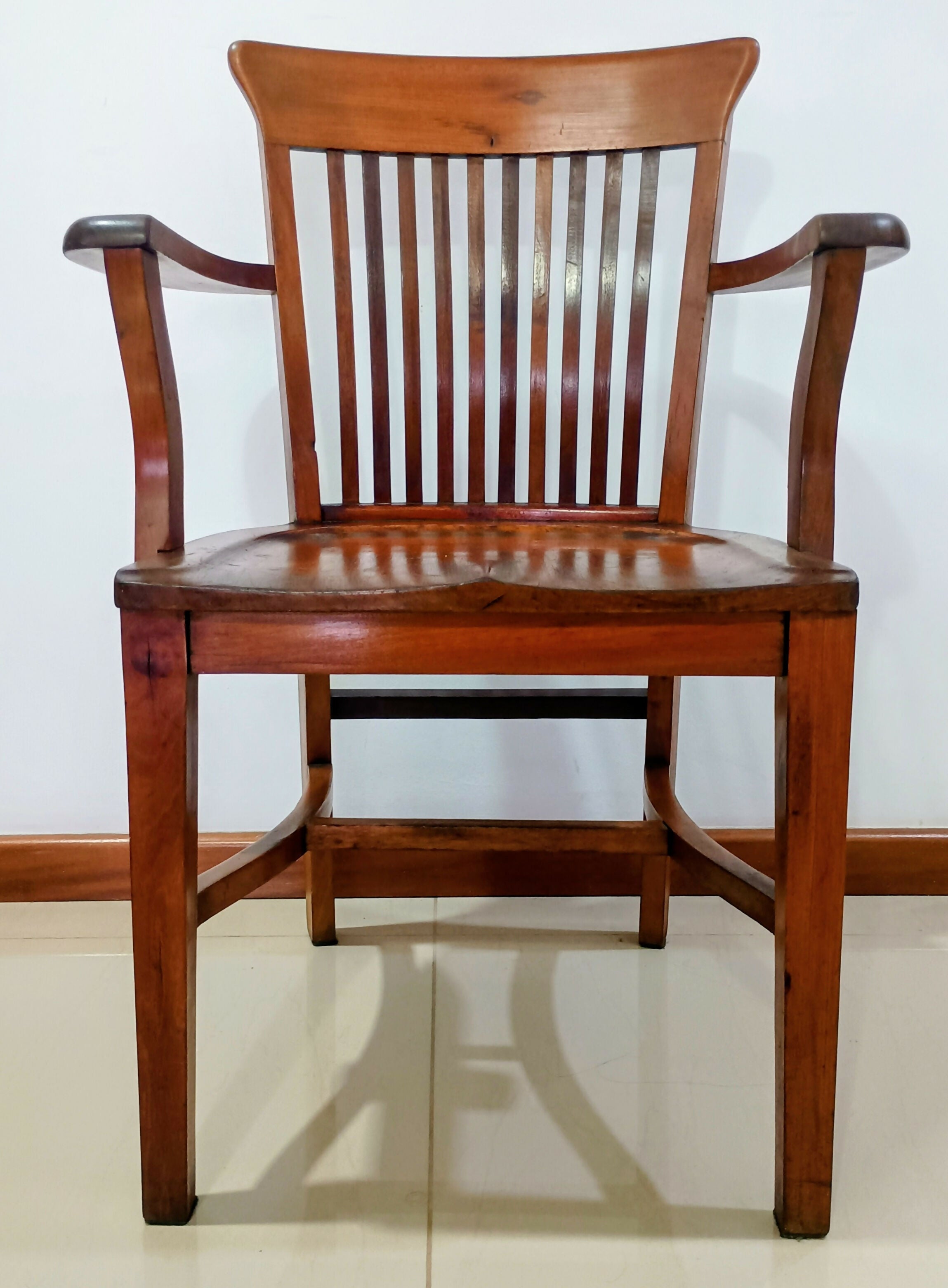 Cadeira em Peroba Maciça – Estilo Colonial / Mission – Década de 1920–40