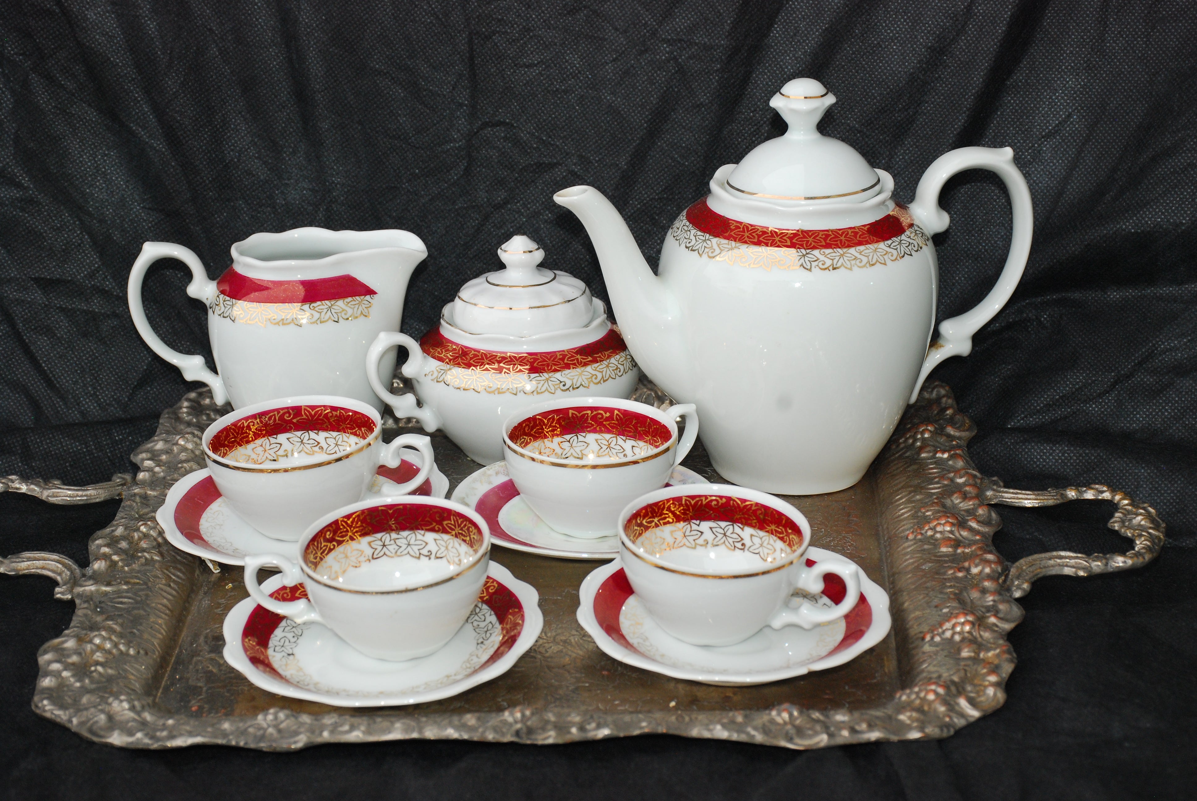 Conjunto de chá Porcelana Renner com detalhe em vermelho endoidada - anos 70 