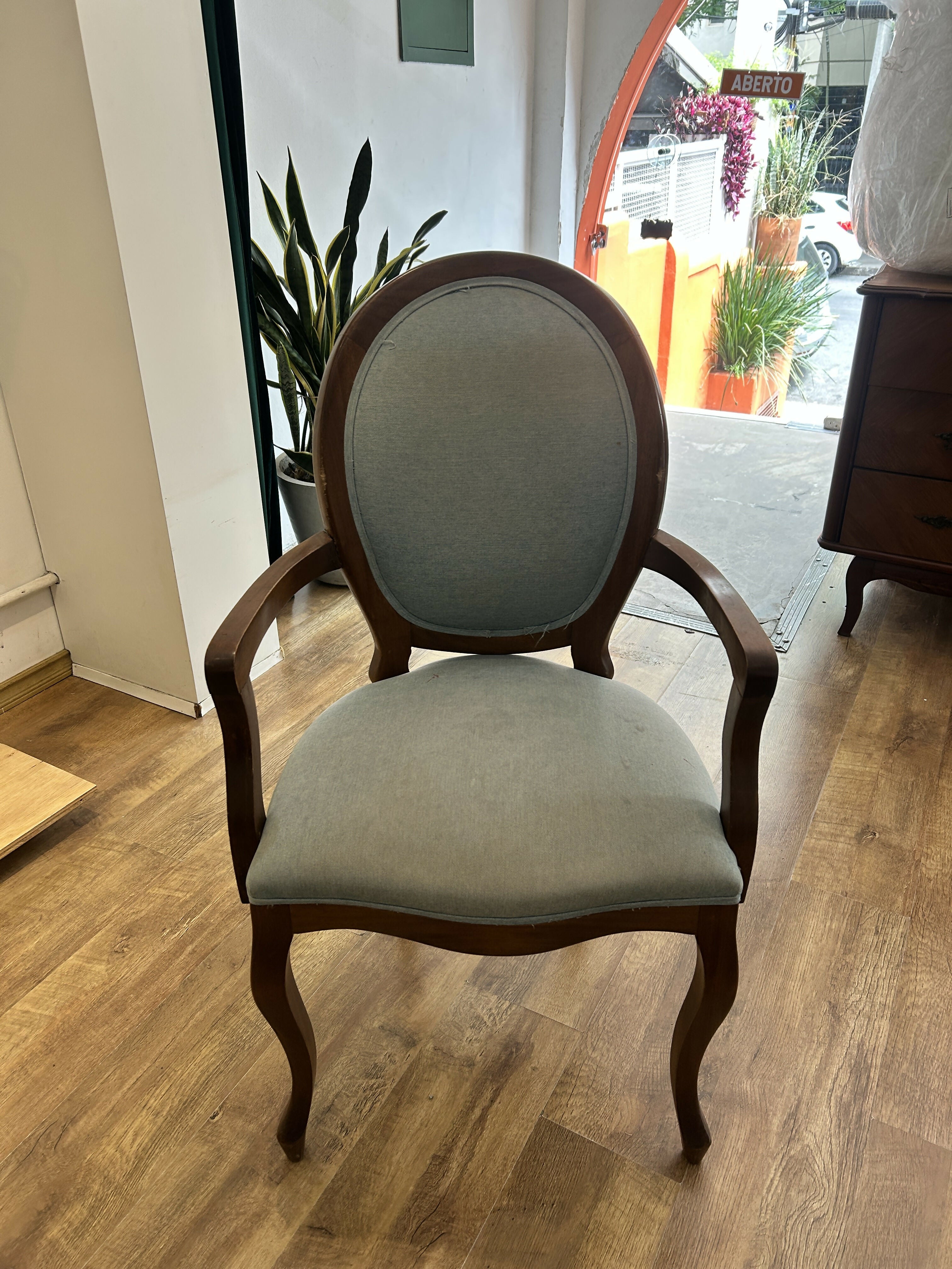 Cadeira Medalhão em Madeira