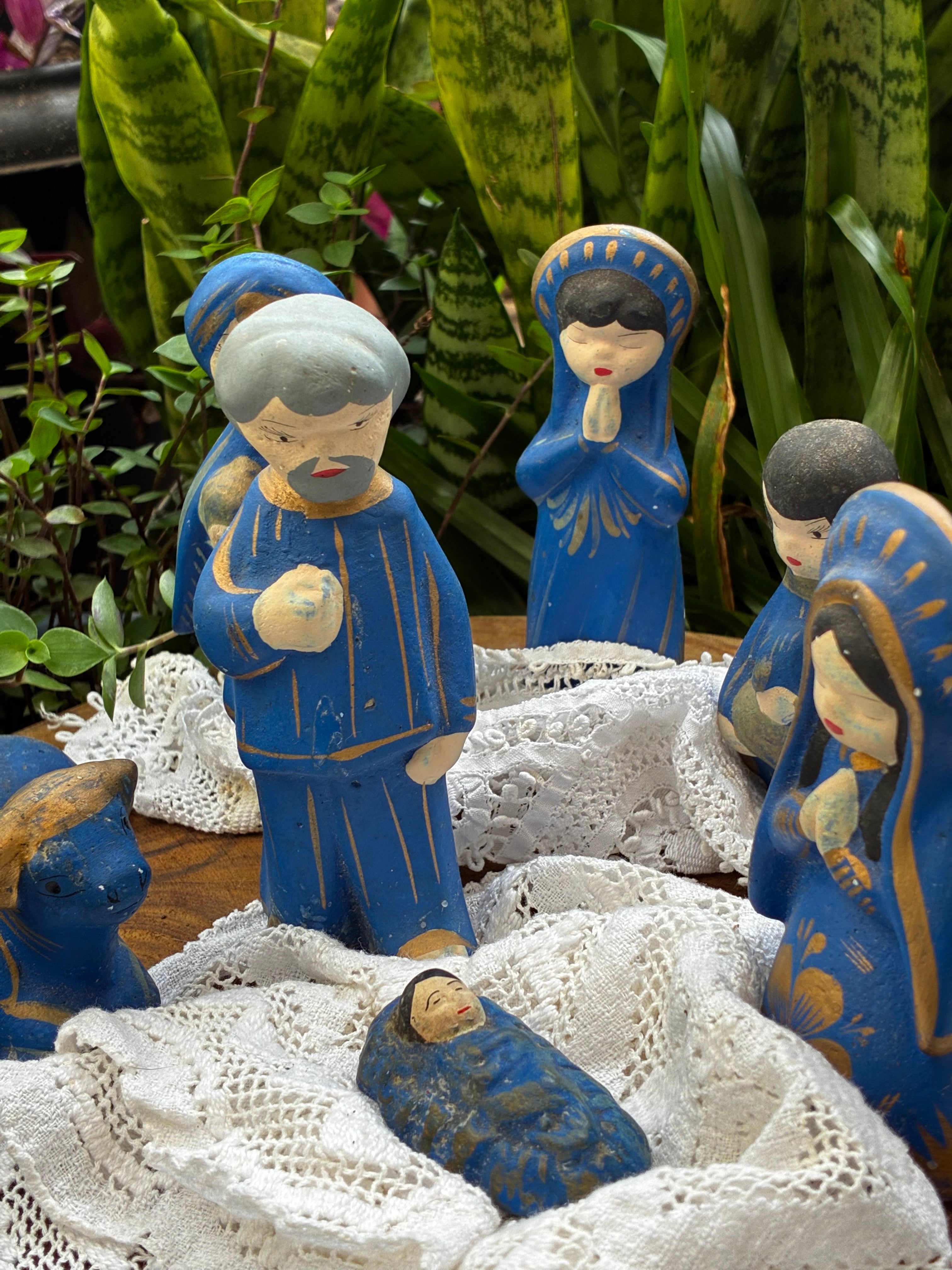 Presépio Mexicano de Barro com pintura azul cobalto e dourada