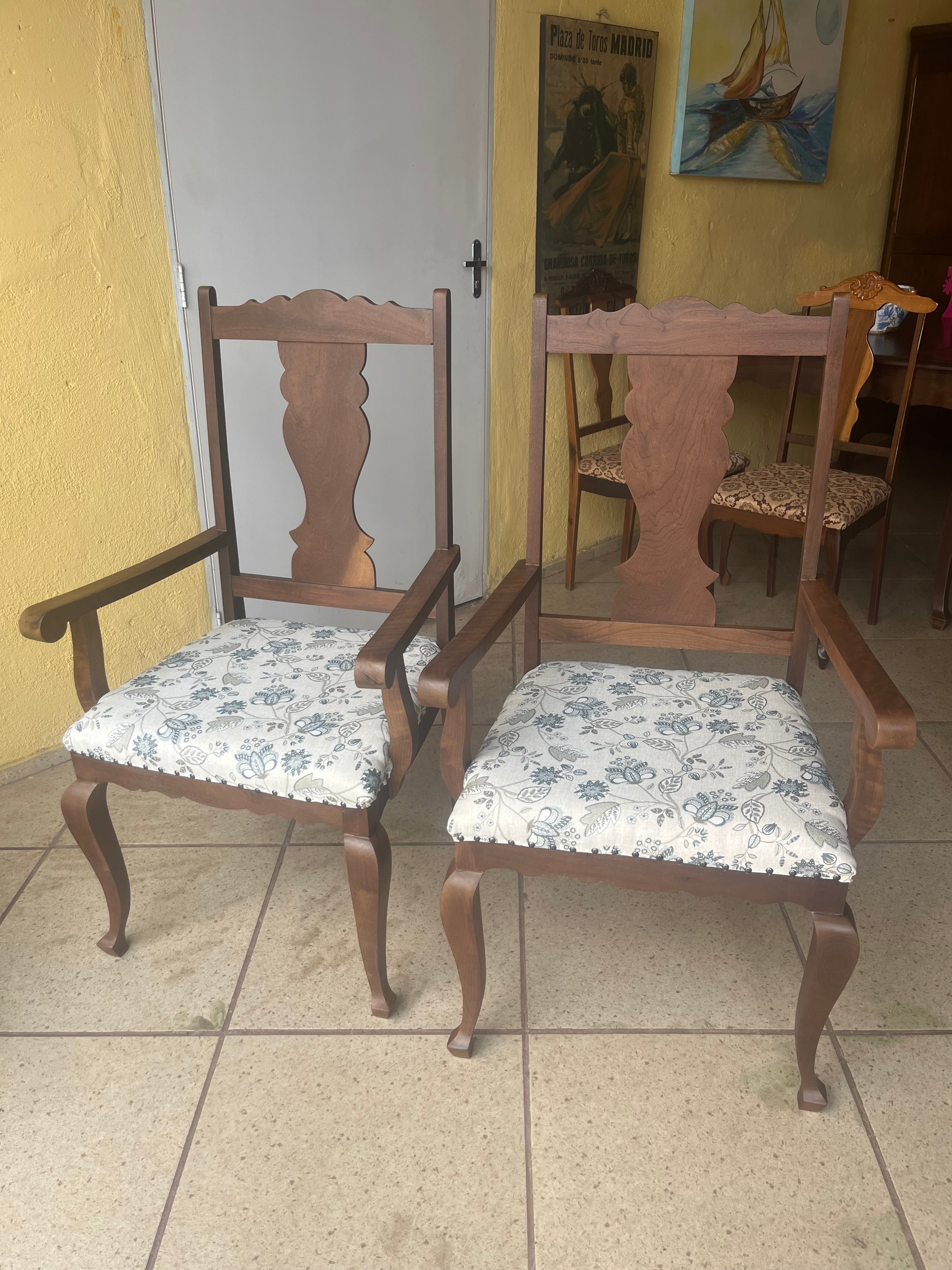 ANTIGO PAR DE POLTRONAS COM BRAÇO EM IMBUIA - RESTAURADAS