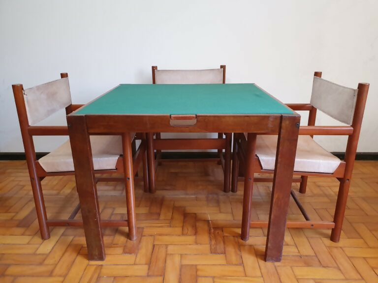 Conjunto Mesa + 4 cadeiras Mobilínea com estofado em couro