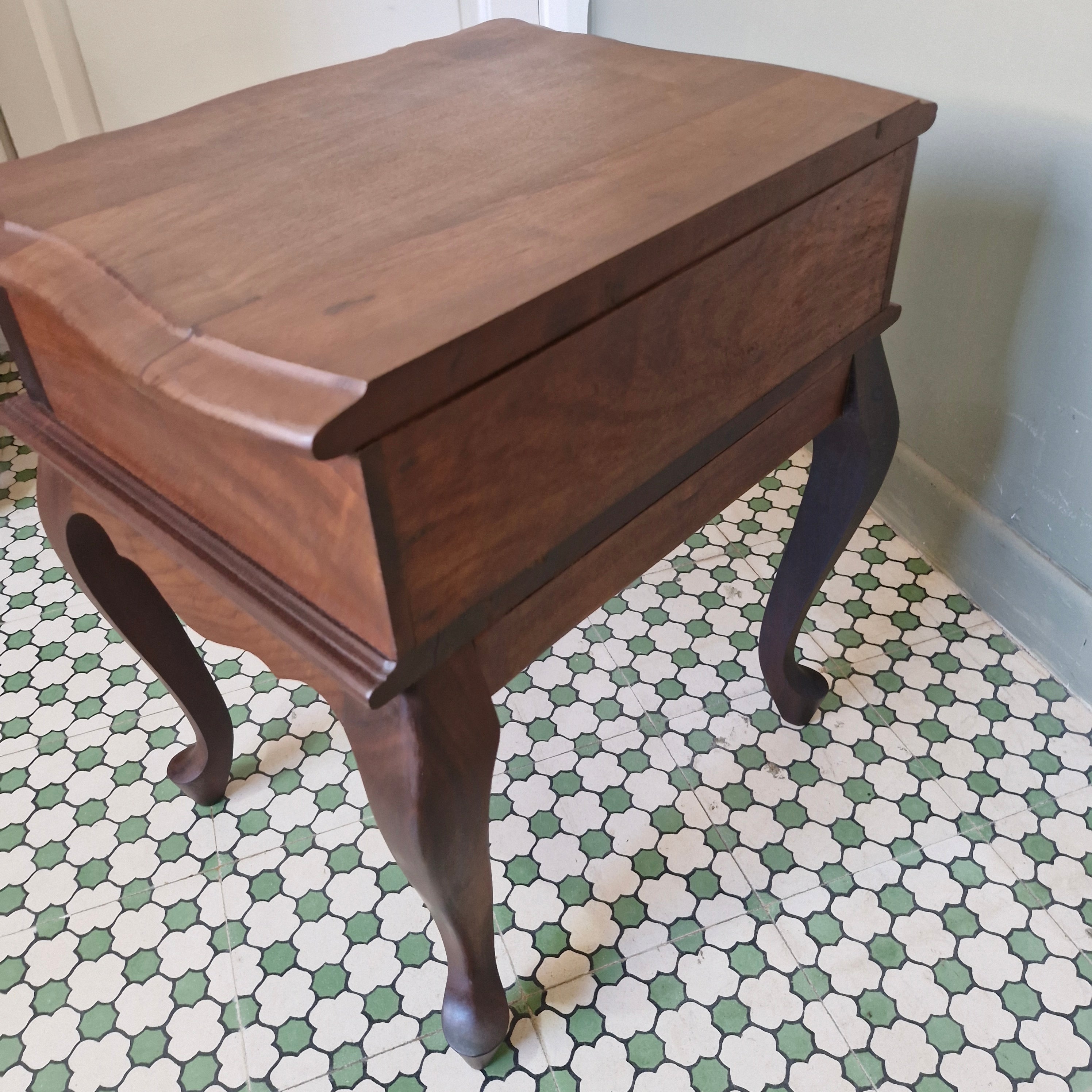 Mesa de cabeceira Luis XV