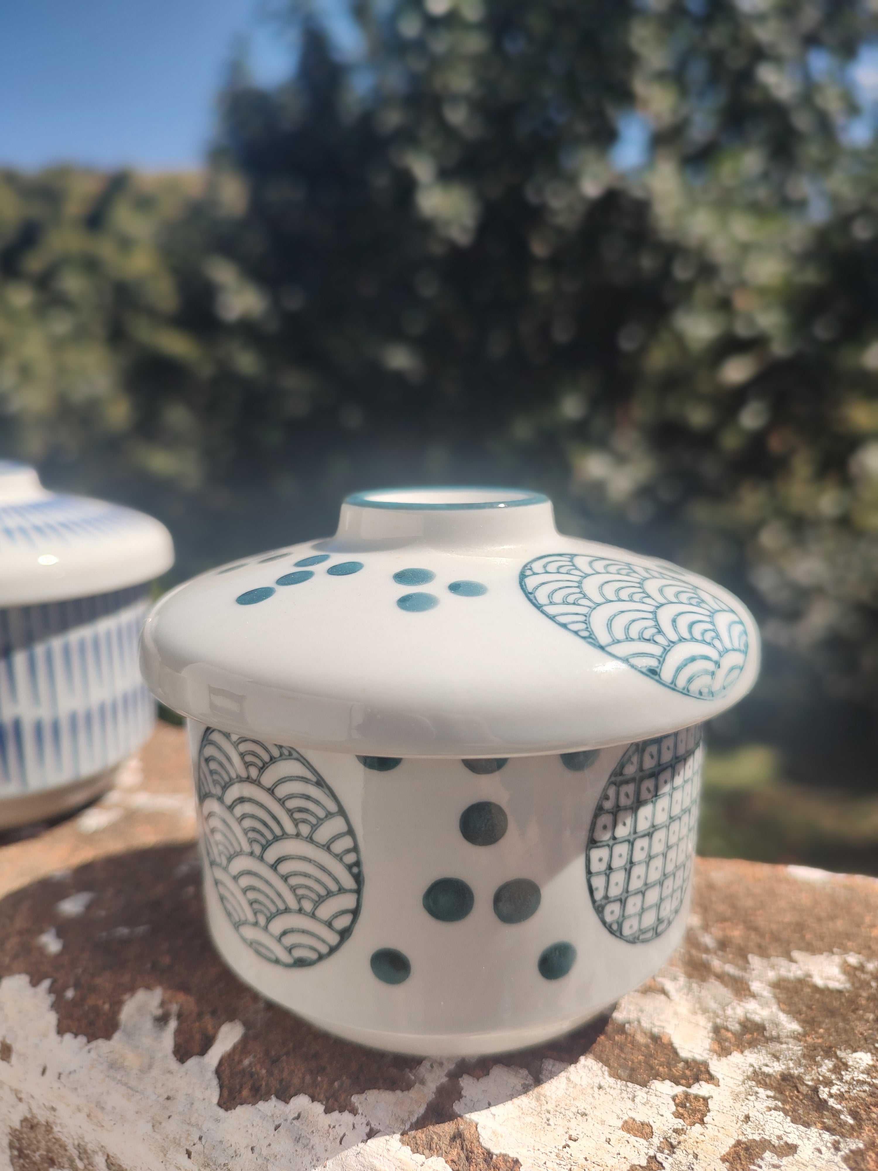 Delicado Trio de pequenos Potes com tampa em porcelana japonesa