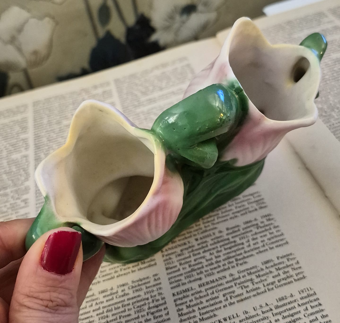 Floreira em porcelana nacional vintage lindíssima, Vieira de Castro. Intacta. Uma raridade.