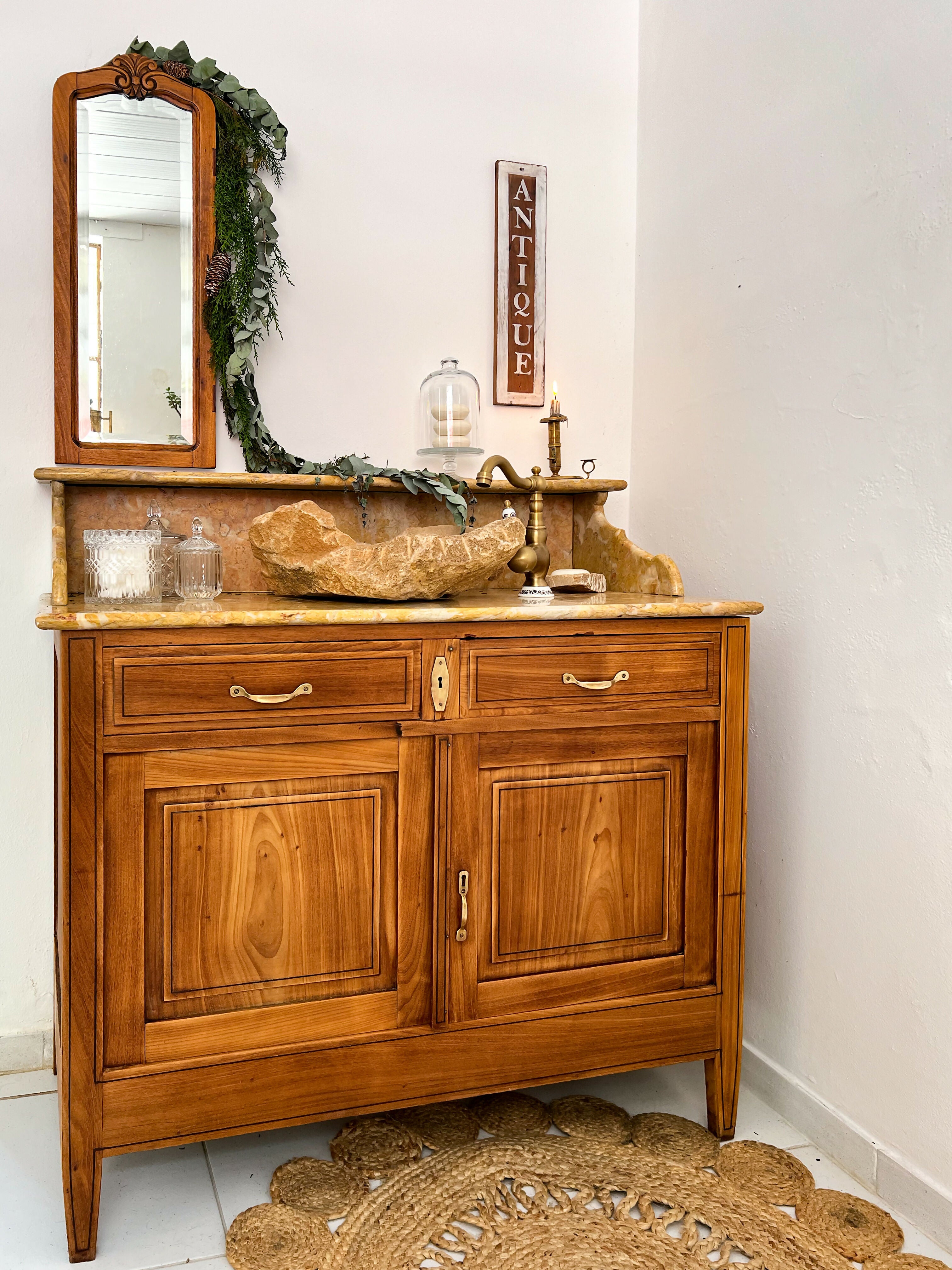 Móvel lavabo em. madeira marchetada e mármore