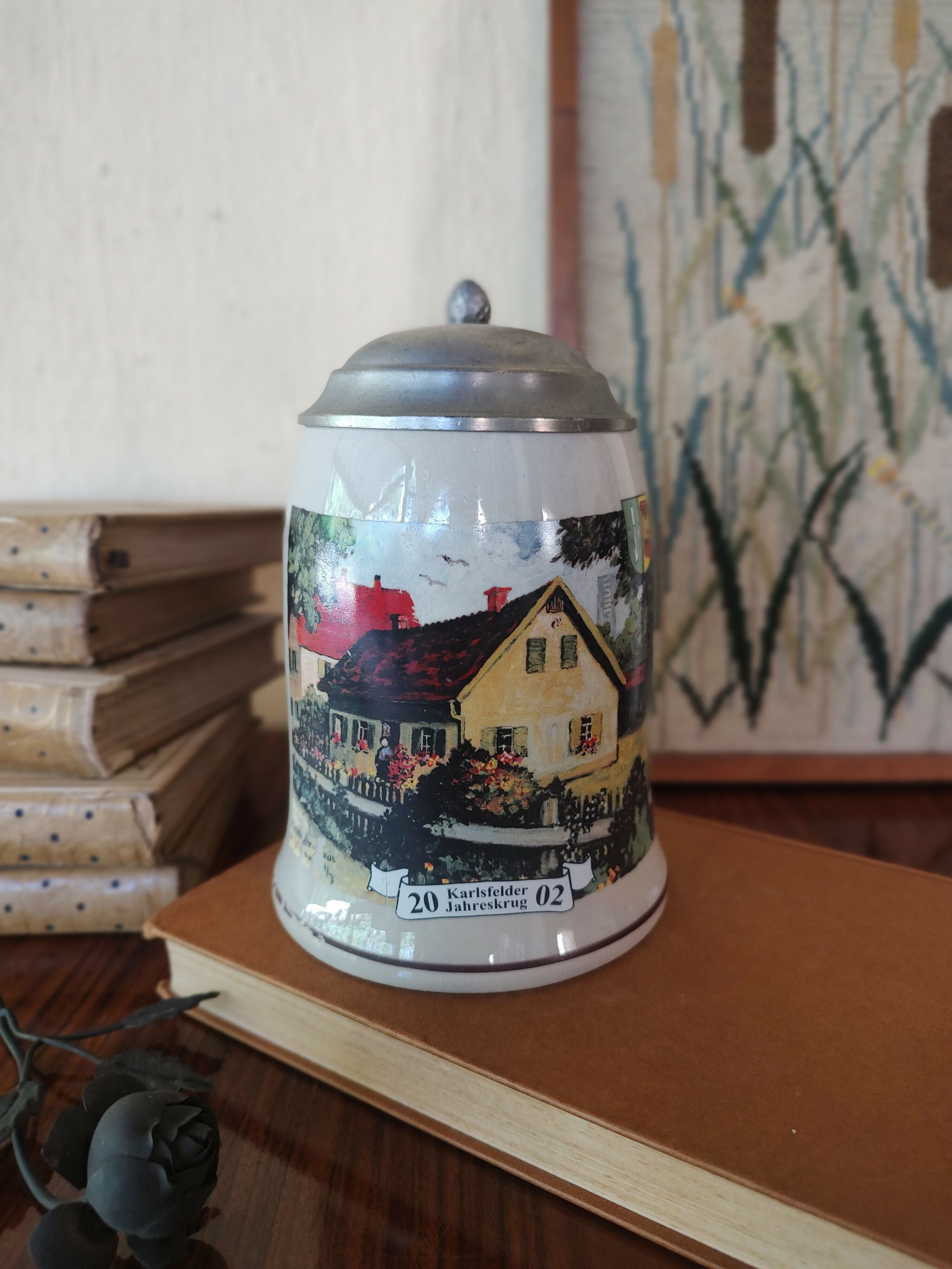 Antiga Caneca Alemã de Chopp em louça com tampa de metal