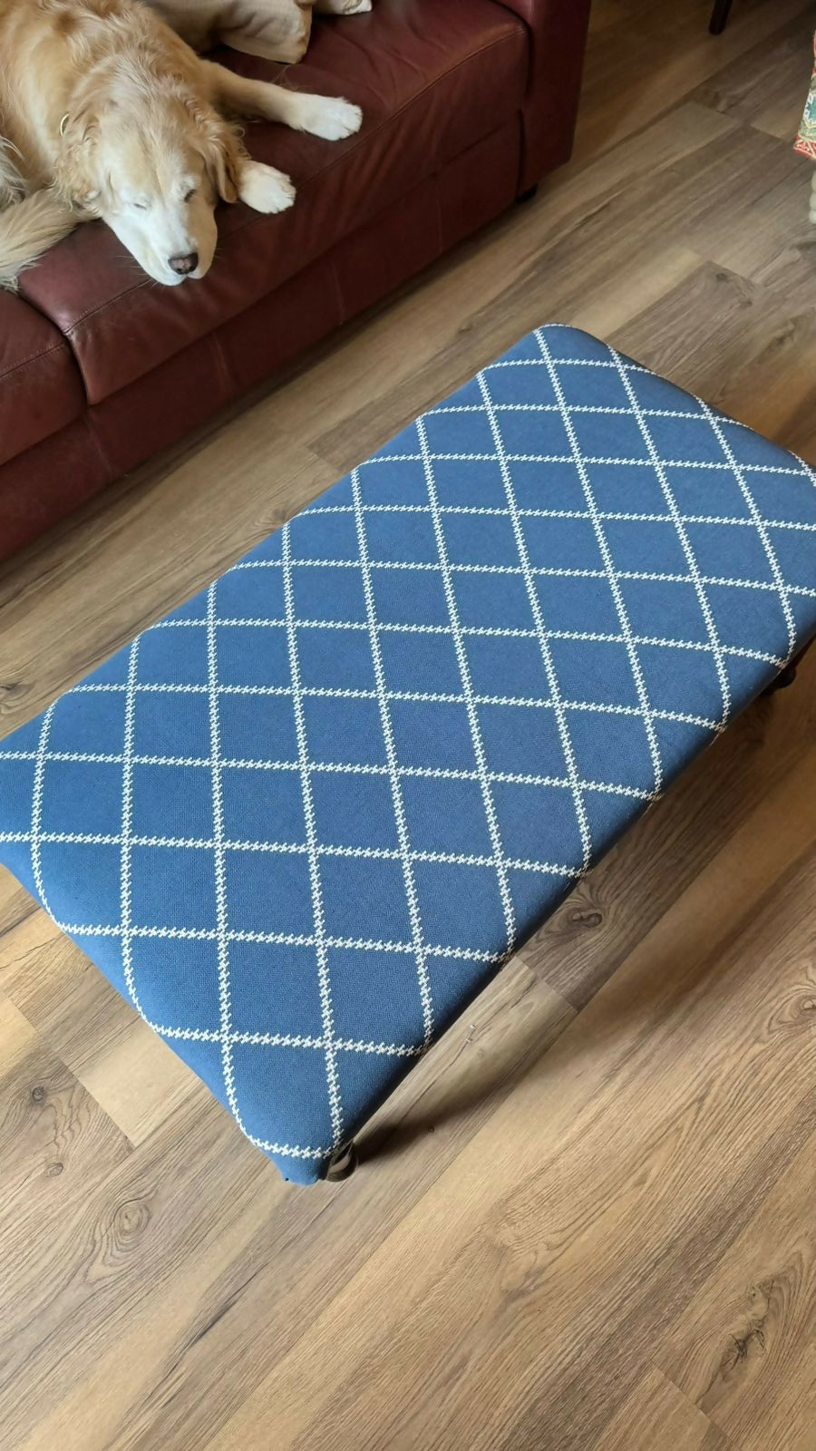 Mesa de centro / Ottoman / Banqueta / Apoio de pés em tecido jacquard azul Donatelli