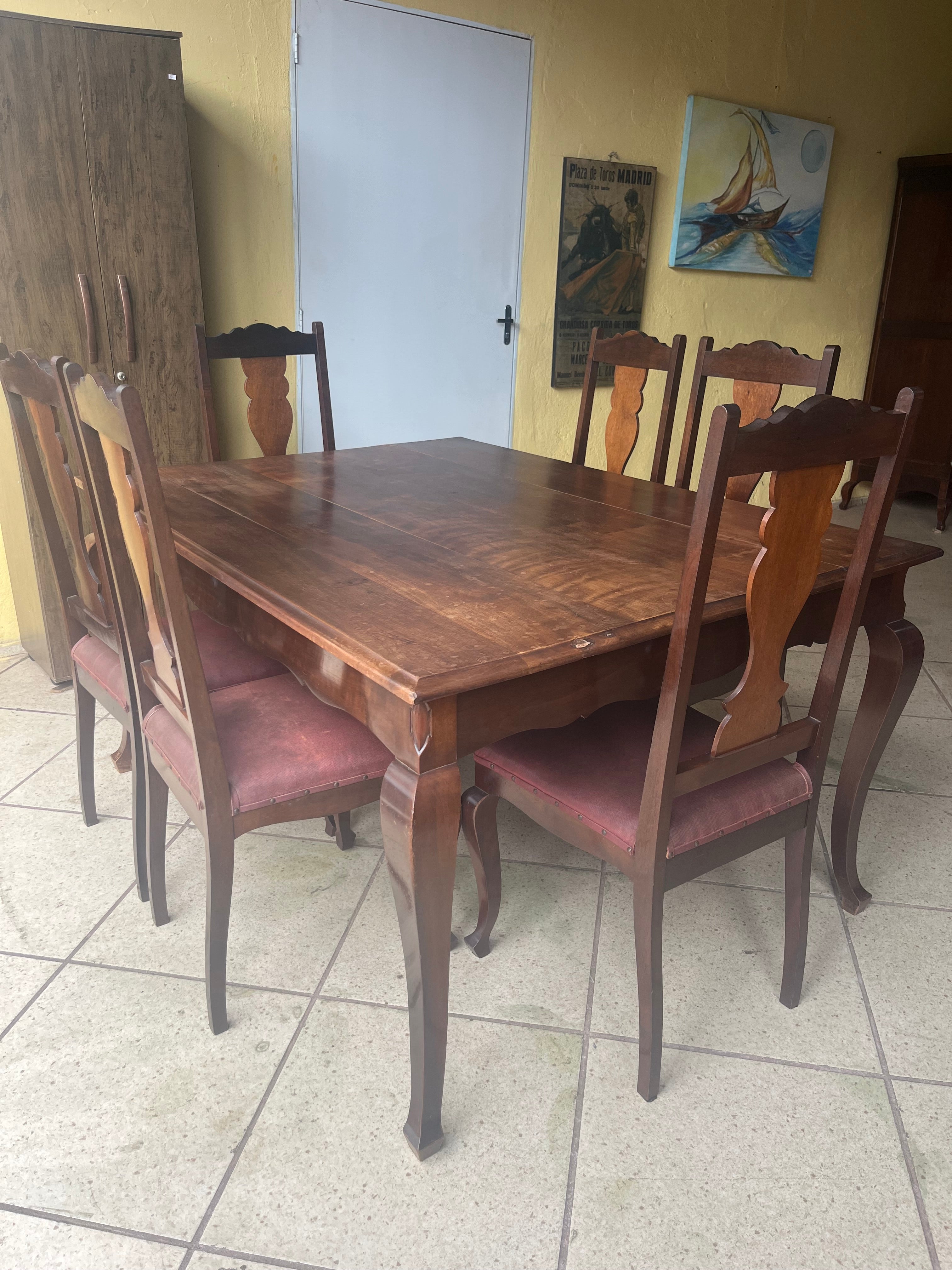 BELÍSSIMO CONJUNTO DE MESA COM 6 CADEIRAS LUÍS XV
