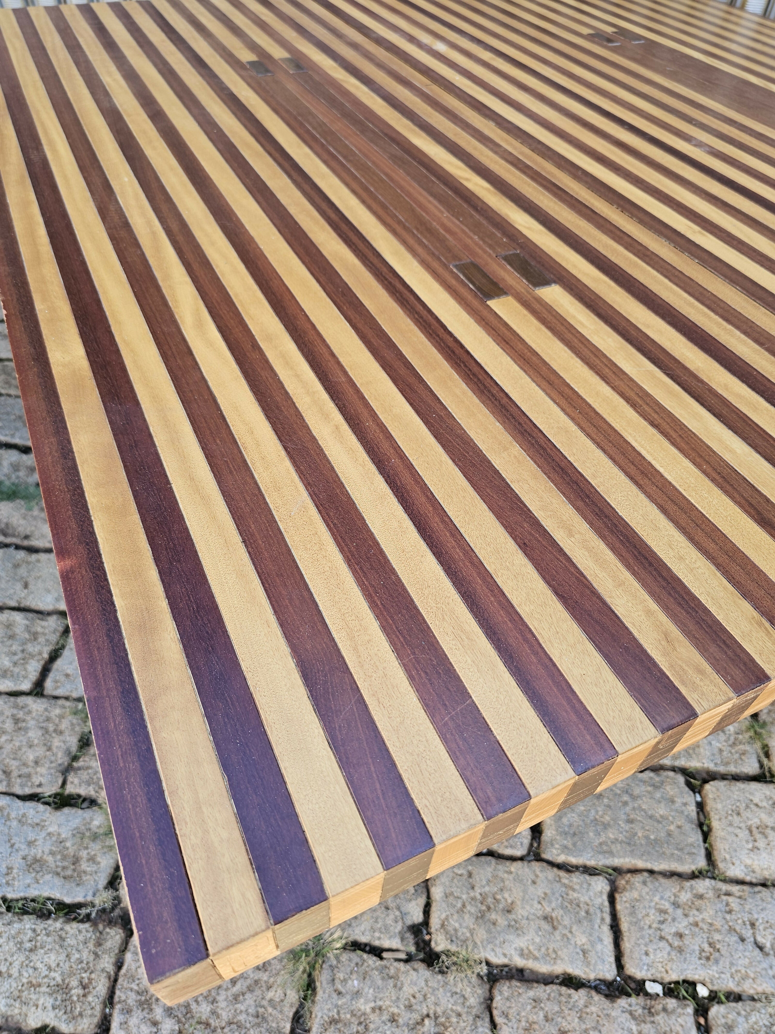 Escultural Mesa de Jantar de Mauricio Azeredo