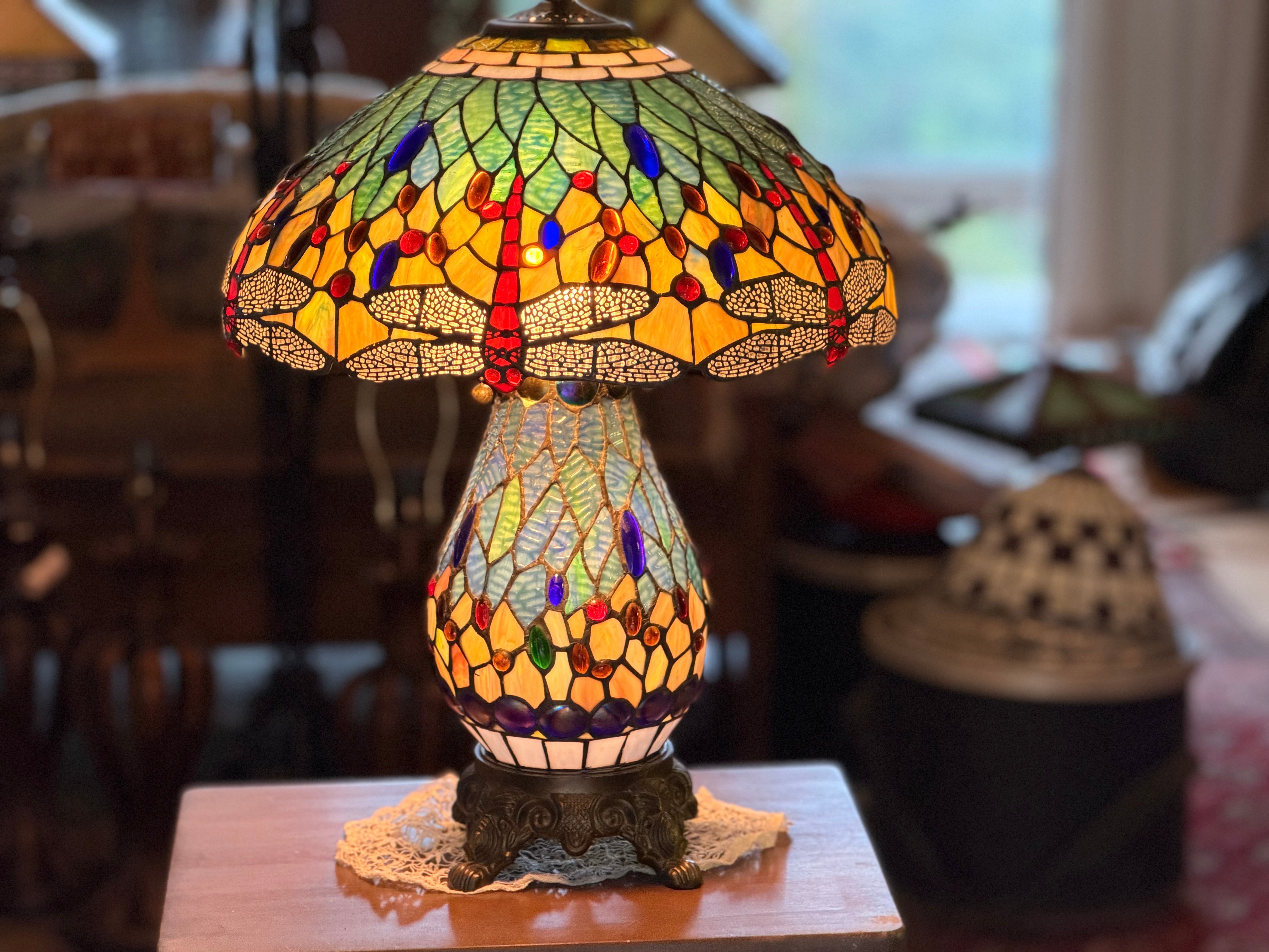 Abajur Luminária Tiffany vidros originais coloridos com libélulas - procedência EUA