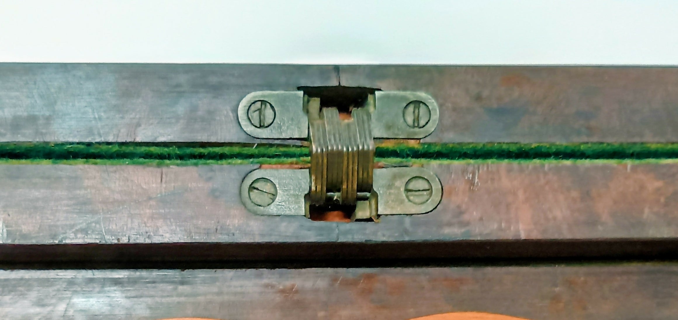 Mesa de Jogos /Aparador Marchetada – Tampo Dobrável – Década de 50