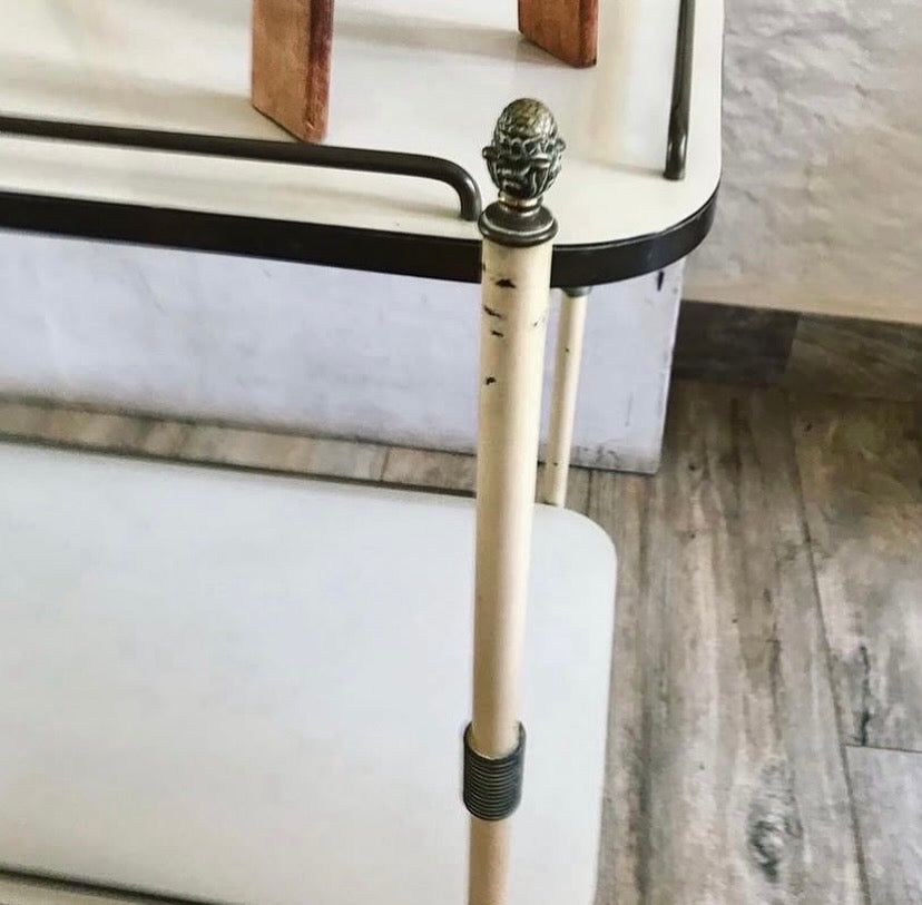 Carrinho de chá vintage em metal e fórmica branca 