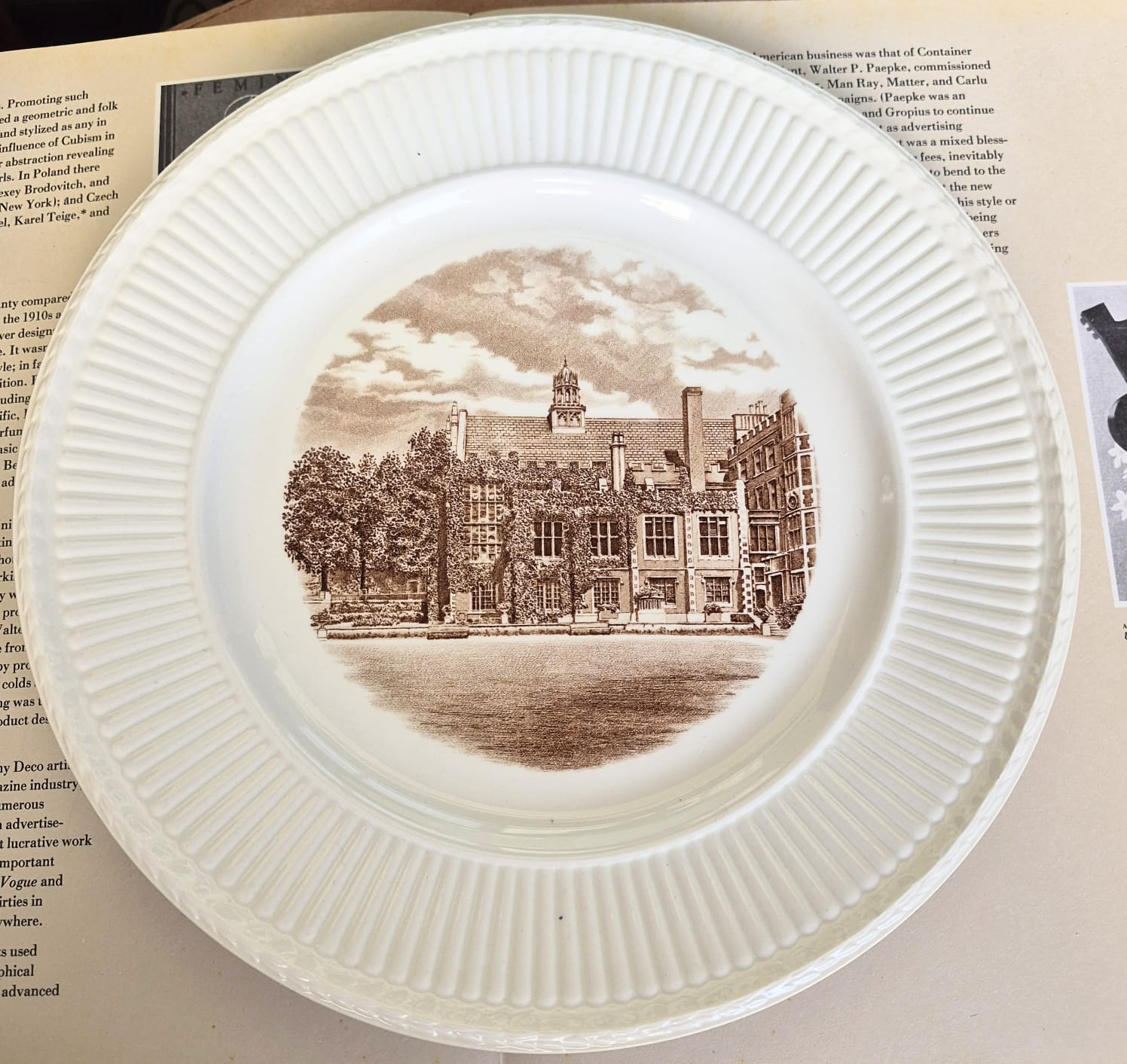 Conjunto de 6 pratos decorativos da 1a Edição da famosa coleção "Old London Views" da Wedgwood,  de 1941.